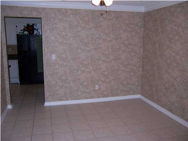 COUNTRY CLUB ESTATES 1 OF CRESTVIEW - Residential Lease