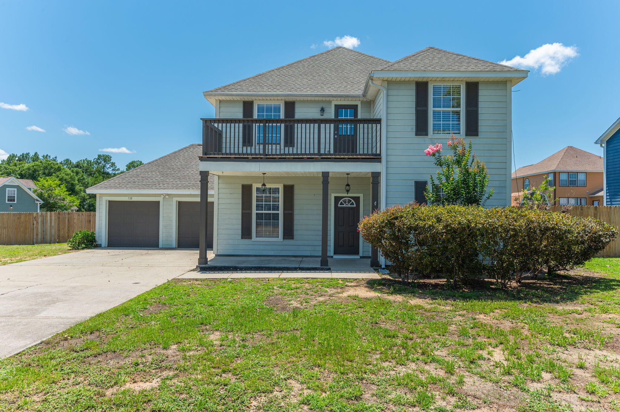 WELCOME to 715 Presscott- ideally situated at one of the closest access points to Hwy 85 heading south (Ferdon Blvd, Live Oak Church Rd).  Thoughtfully designed floor plan w formal dining, breakfast area/sunroom, office area. Laminate throughout most of the main area. Pets will be considered with approval and non-refundable pet fees.