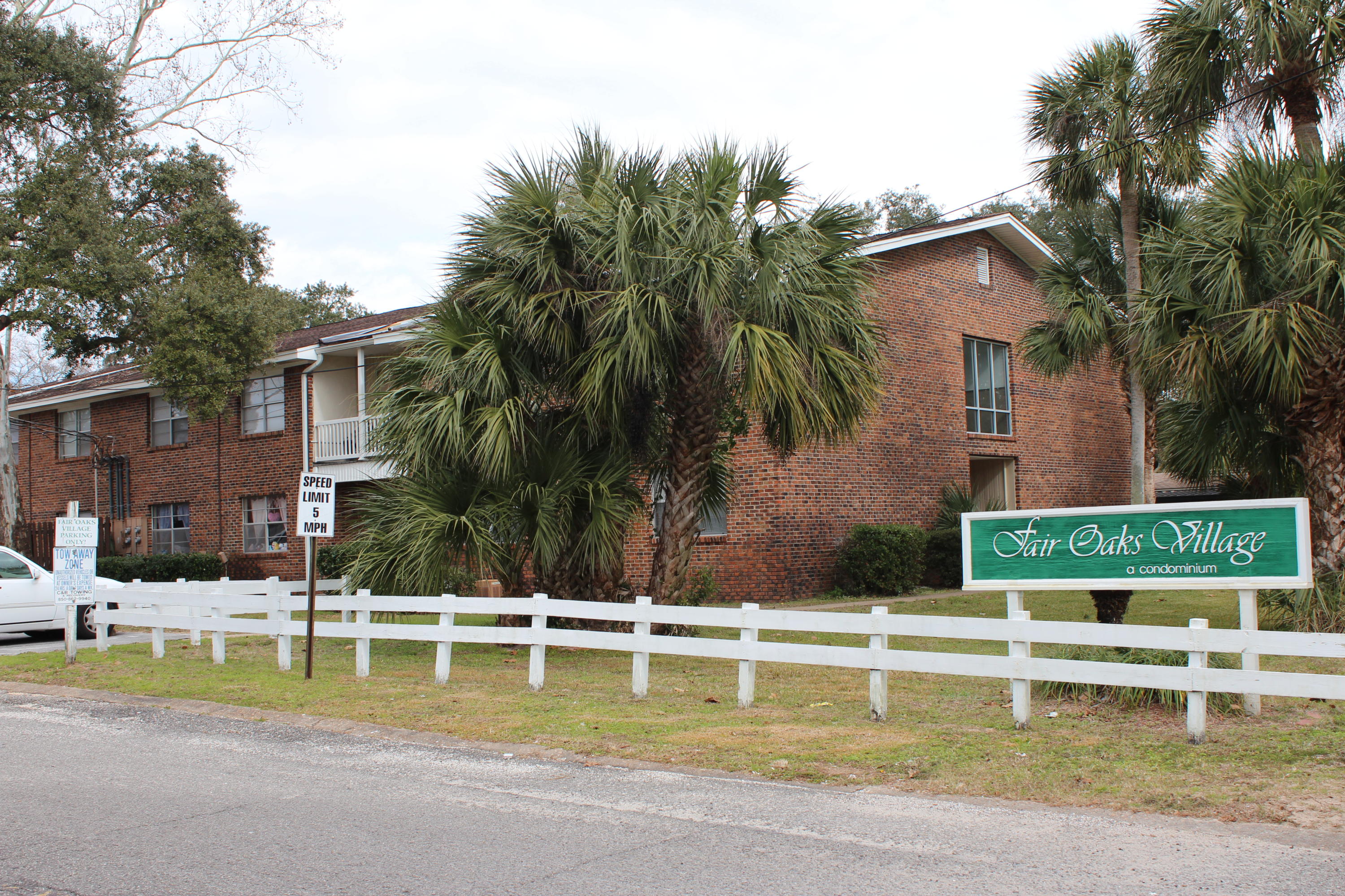 ONE YEAR LEASE REQUIRED: Ready for Rent (approx 6/10/18), this will be a Very nice, move-in ready Condo, 1,000sf, 2-Bedroom, 2-Baths, Convenient Covered/Enclosed Entrance. Newly Painted throughout, New Carpet & Vinyl/Tile. Very nice Kitchen w/breakfast bar. Refrigerator, Self Cleaning Range/Oven, Dishwasher, Disposal included.
Rent includes, Water, Sewage, Trash, Quarterly normal Pest Service. Tenant is responsible for Electric, Cable TV and Internet.