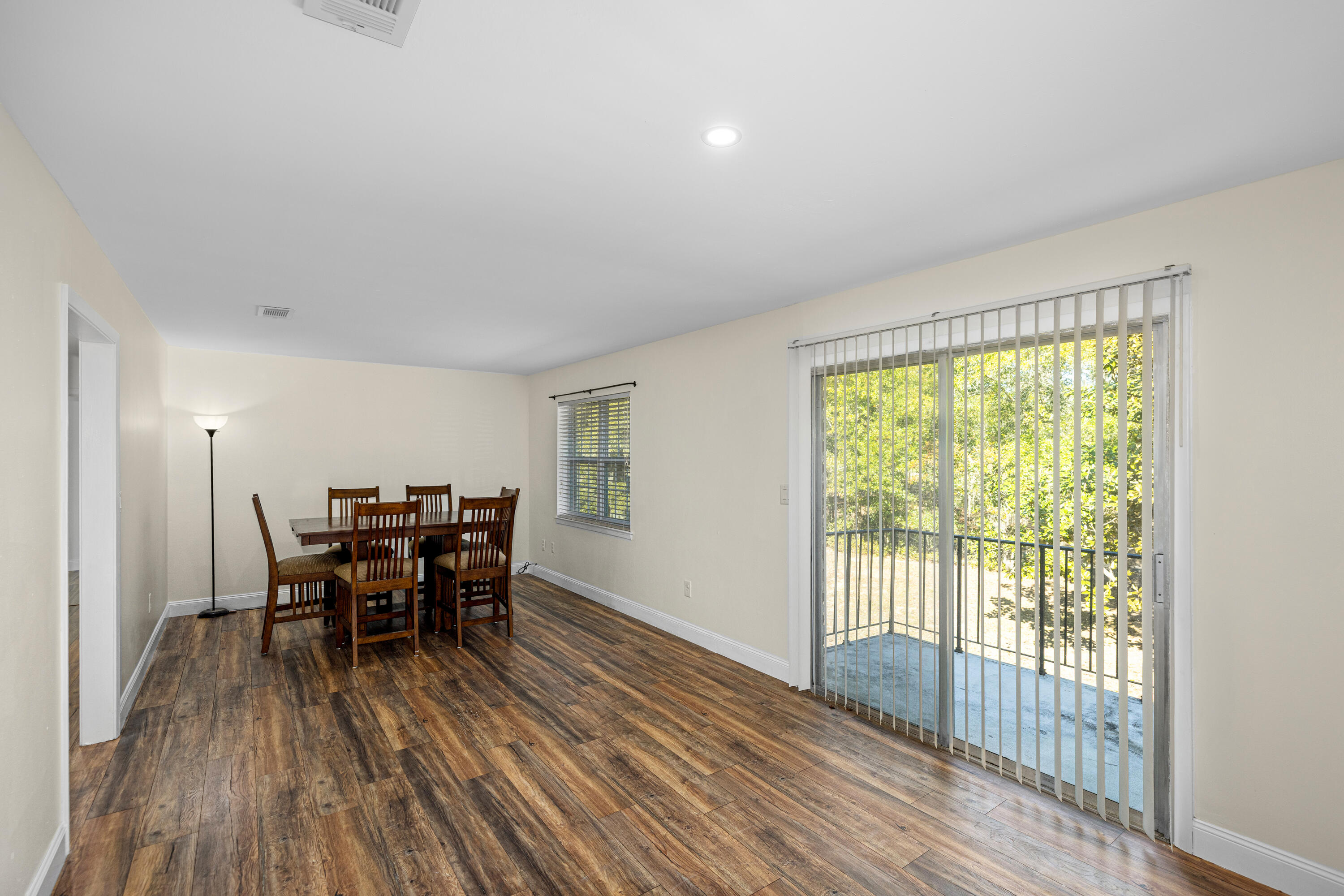 COUNTRY CLUB CONDO - Residential Lease