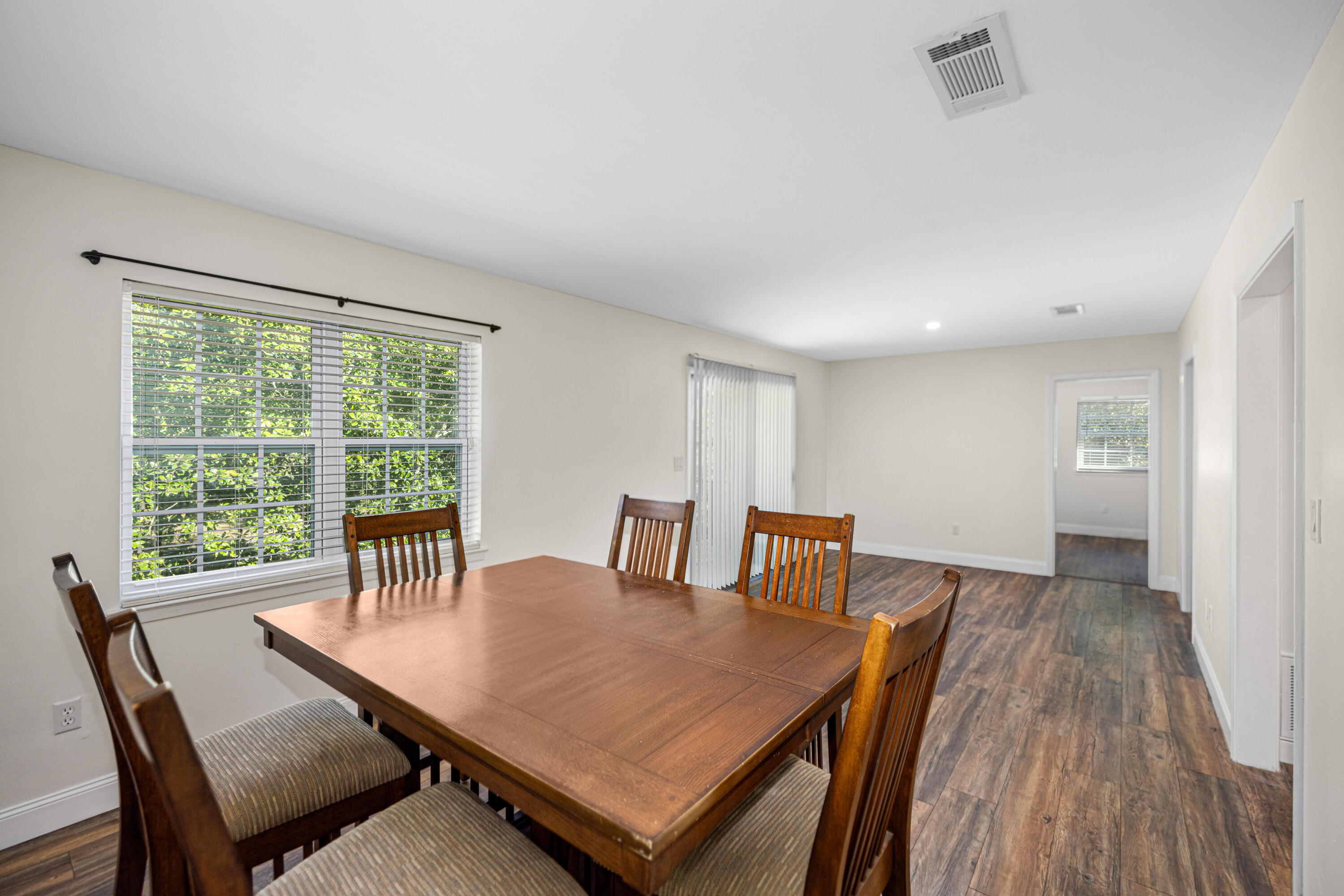 COUNTRY CLUB CONDO - Residential Lease