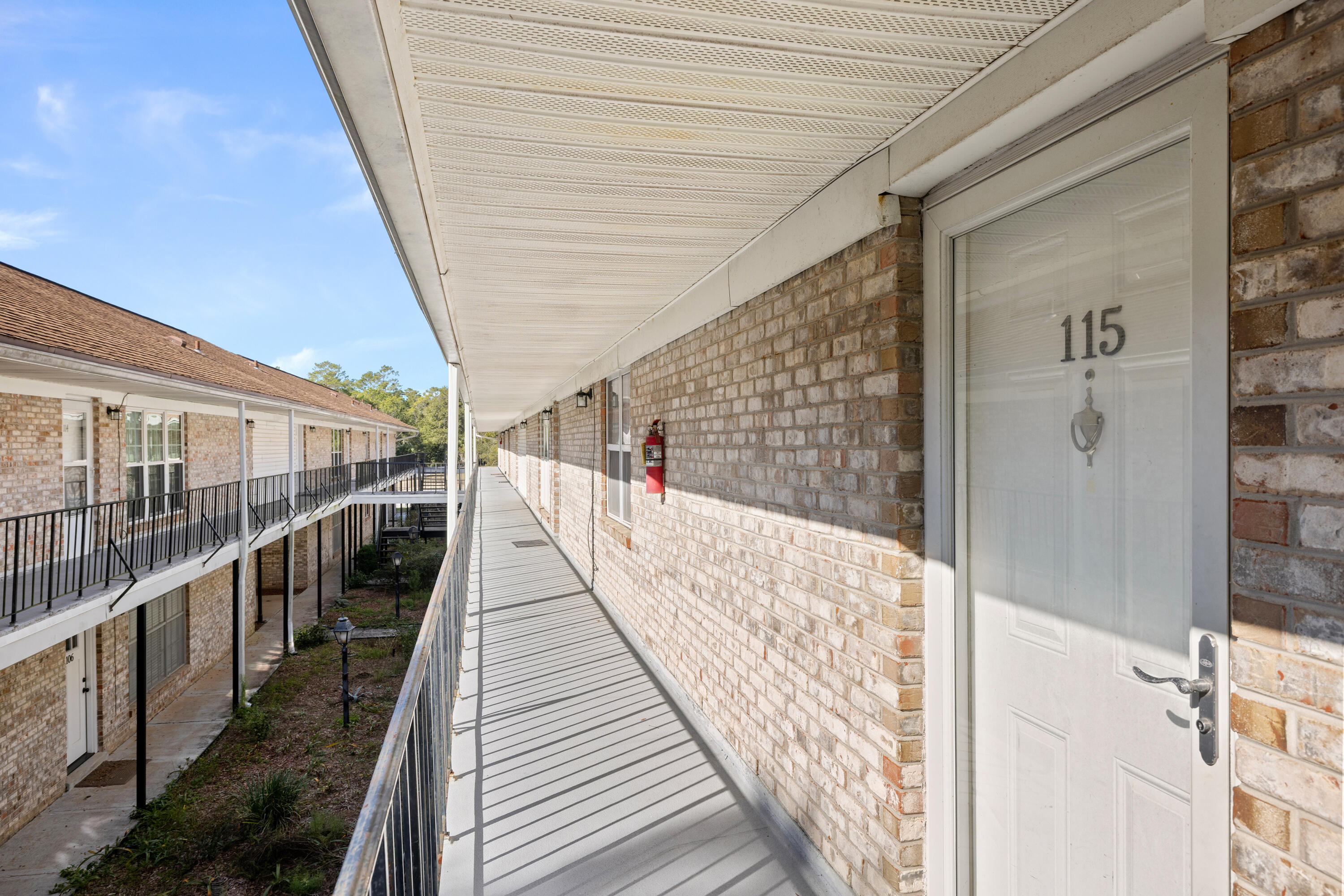 COUNTRY CLUB CONDO - Residential Lease