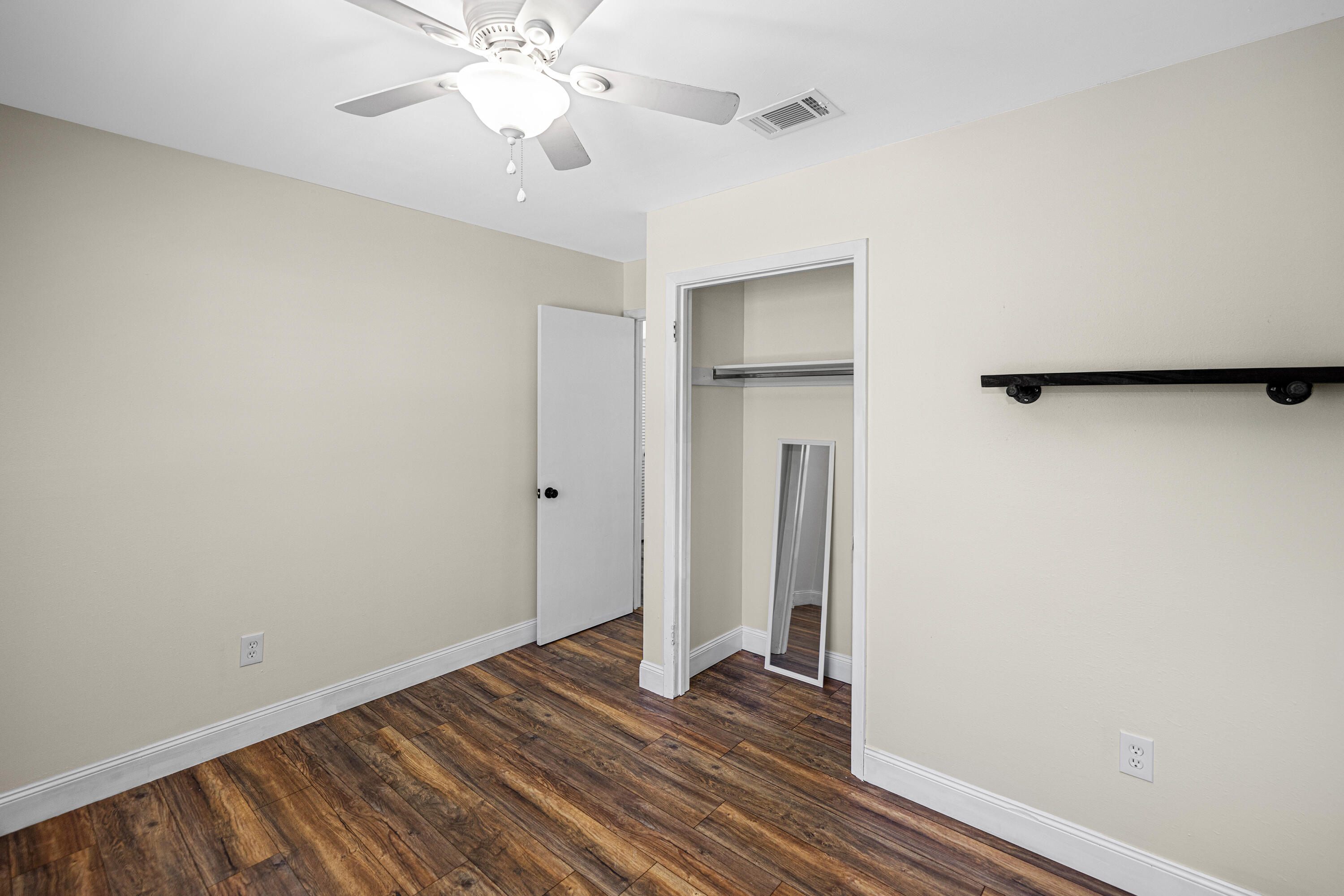 COUNTRY CLUB CONDO - Residential Lease