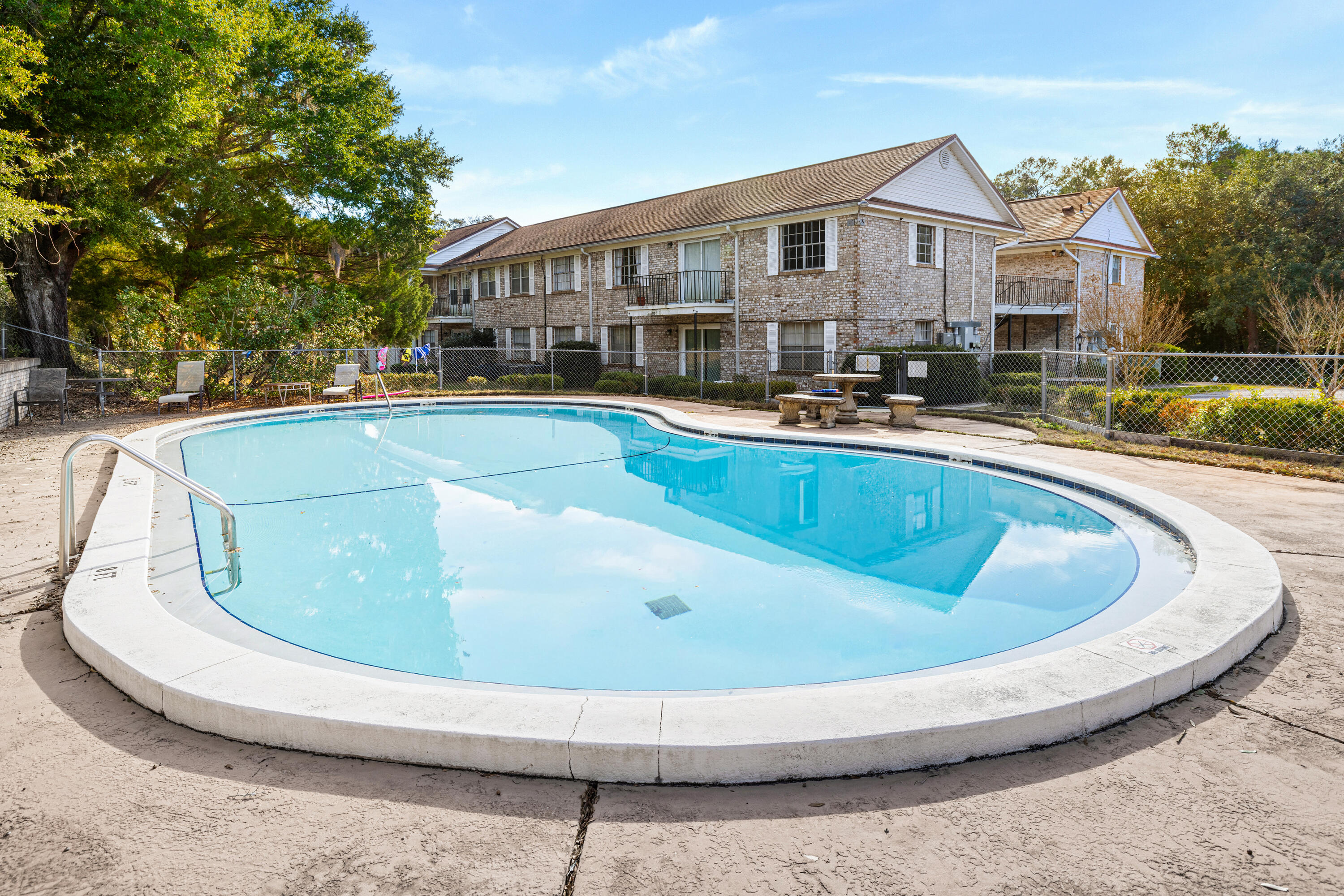 COUNTRY CLUB CONDO - Residential Lease