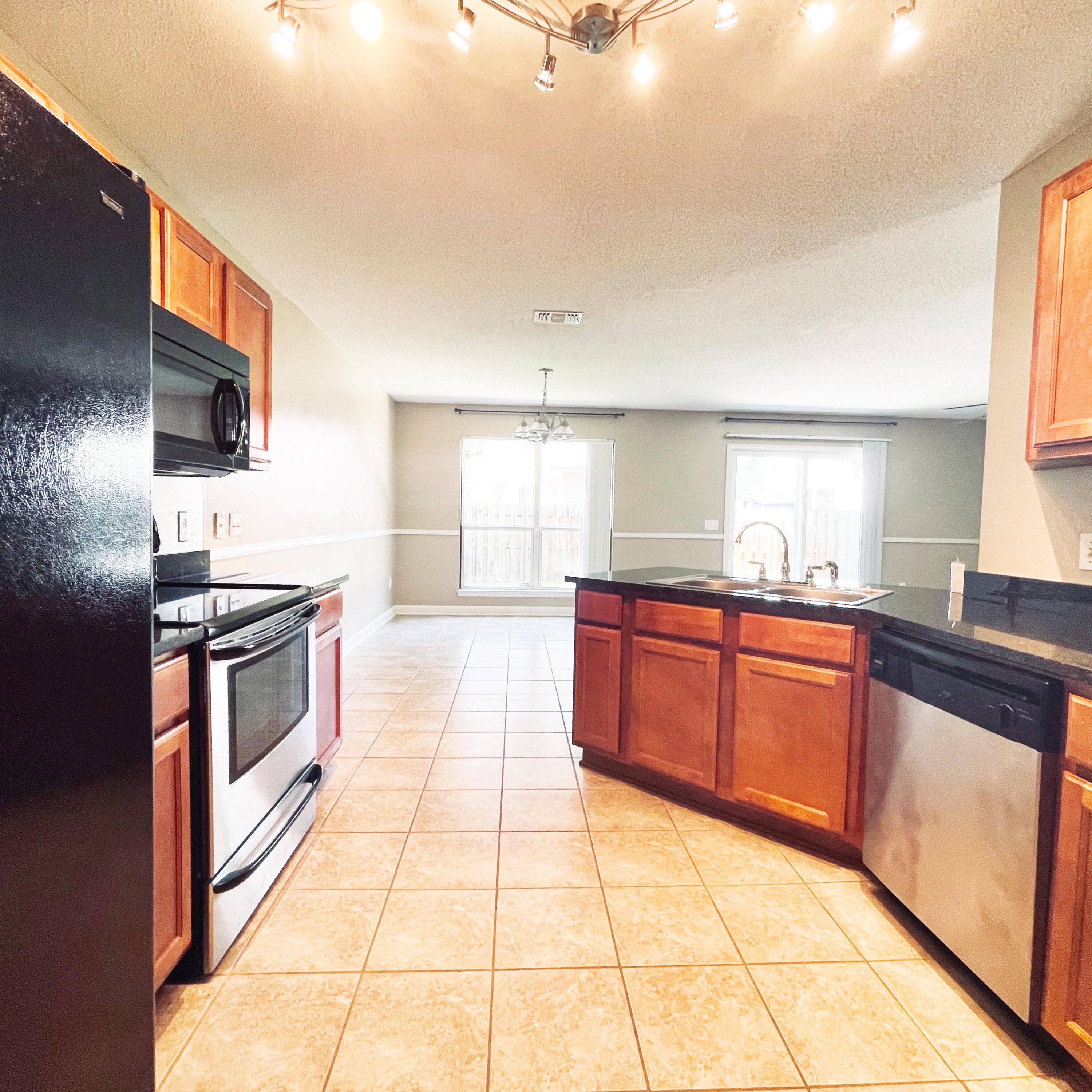 SUMMERWOOD - Residential Lease