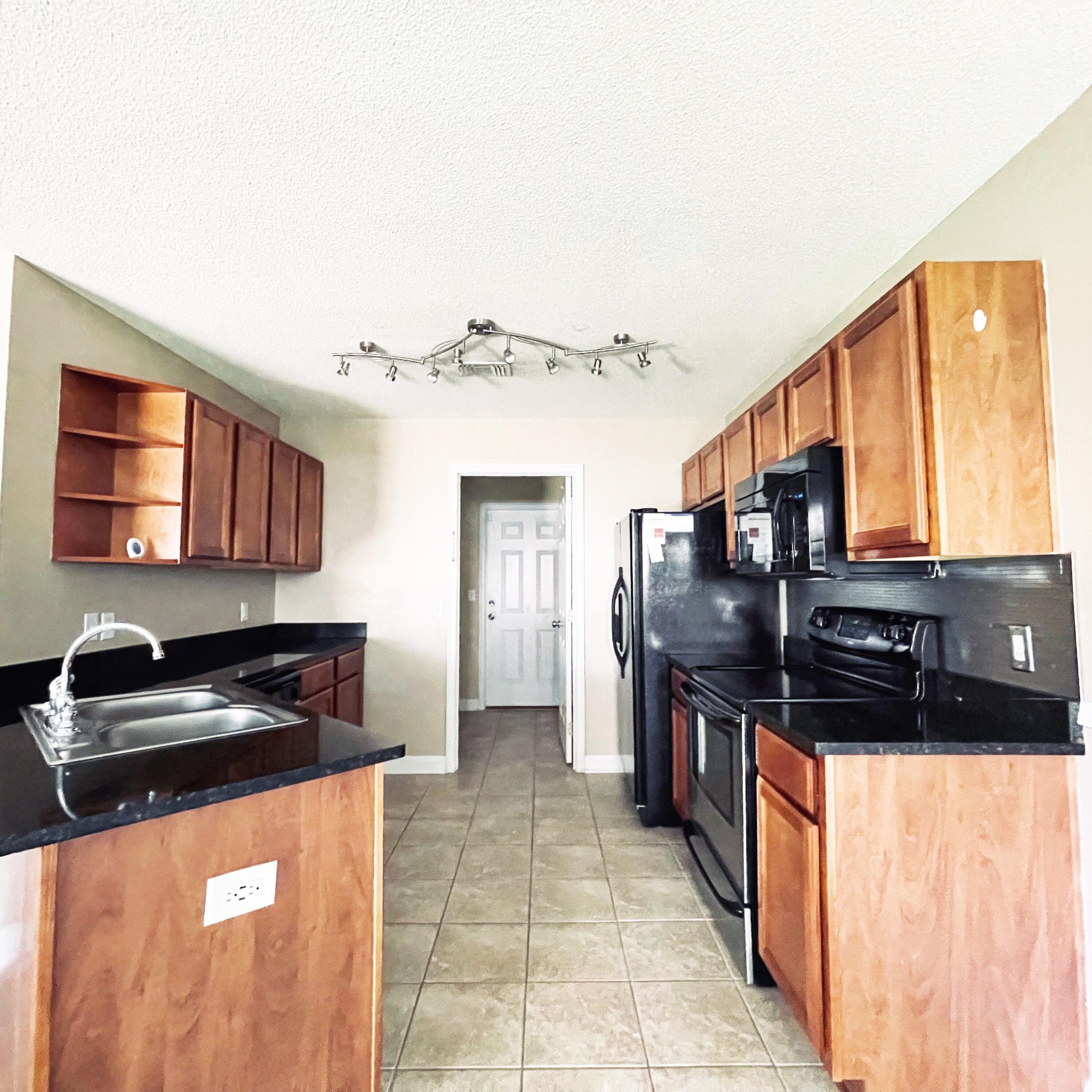 SUMMERWOOD - Residential Lease