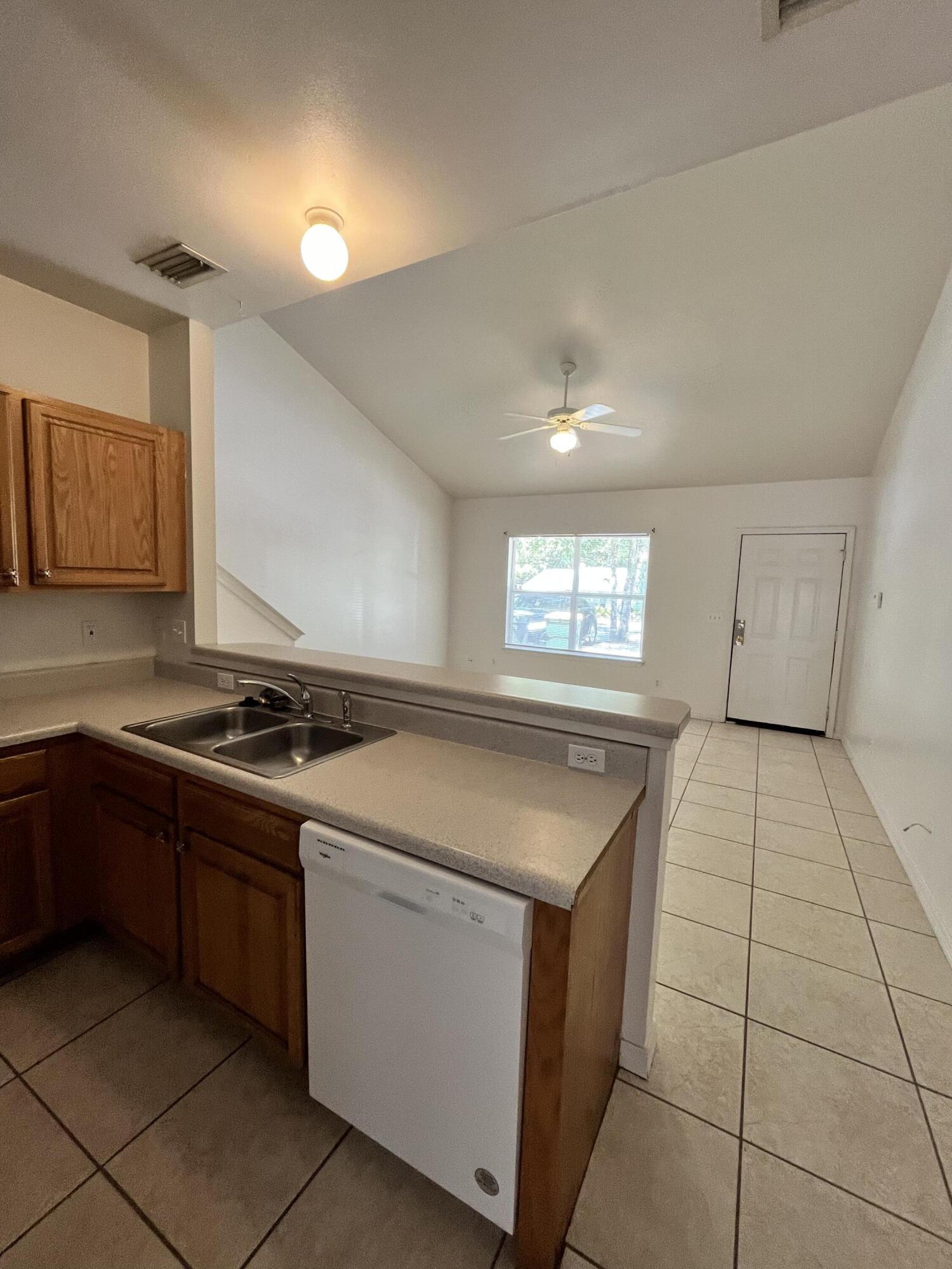 DOWNTOWNER - Residential Lease