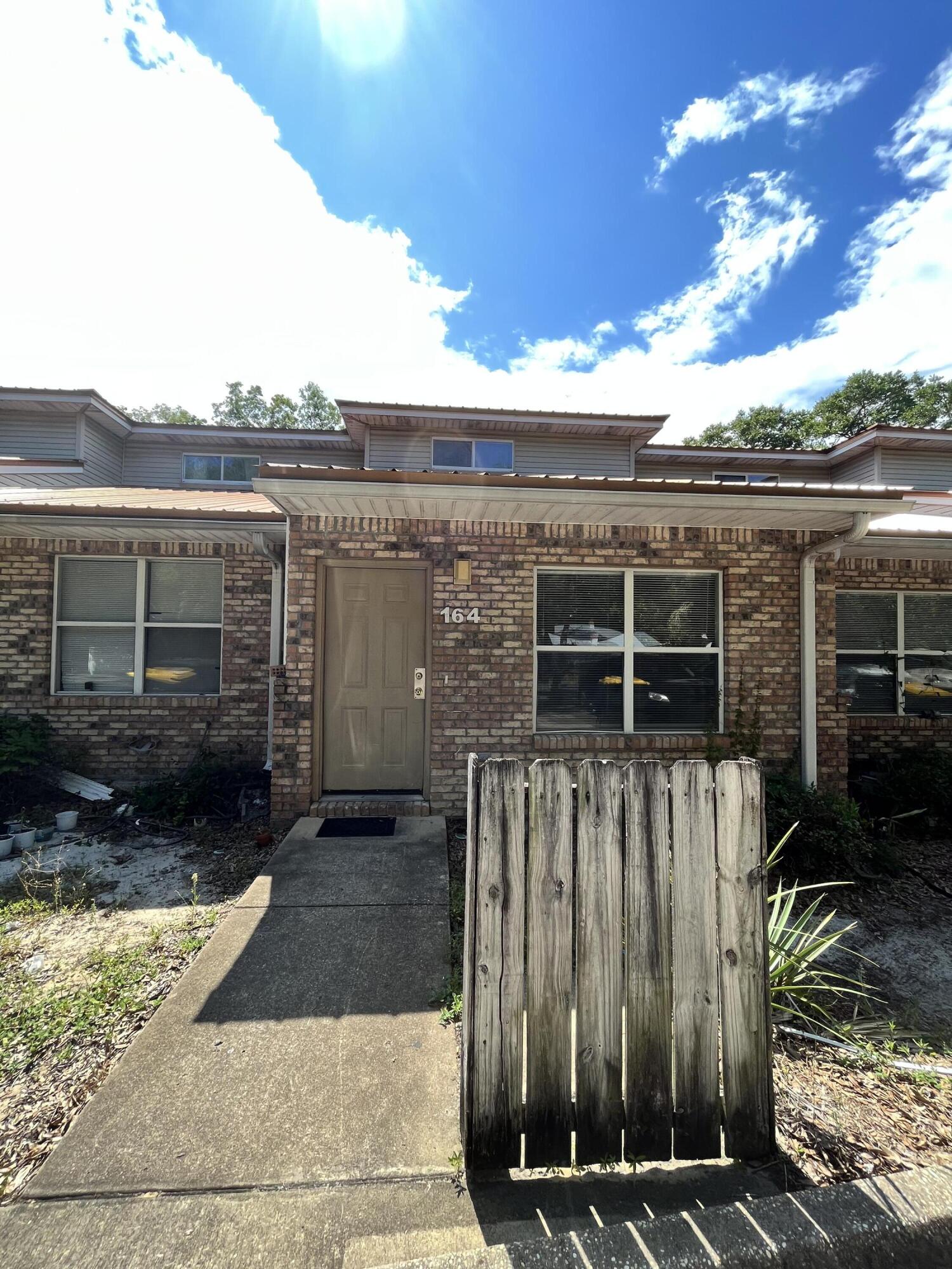 DOWNTOWNER - Residential Lease