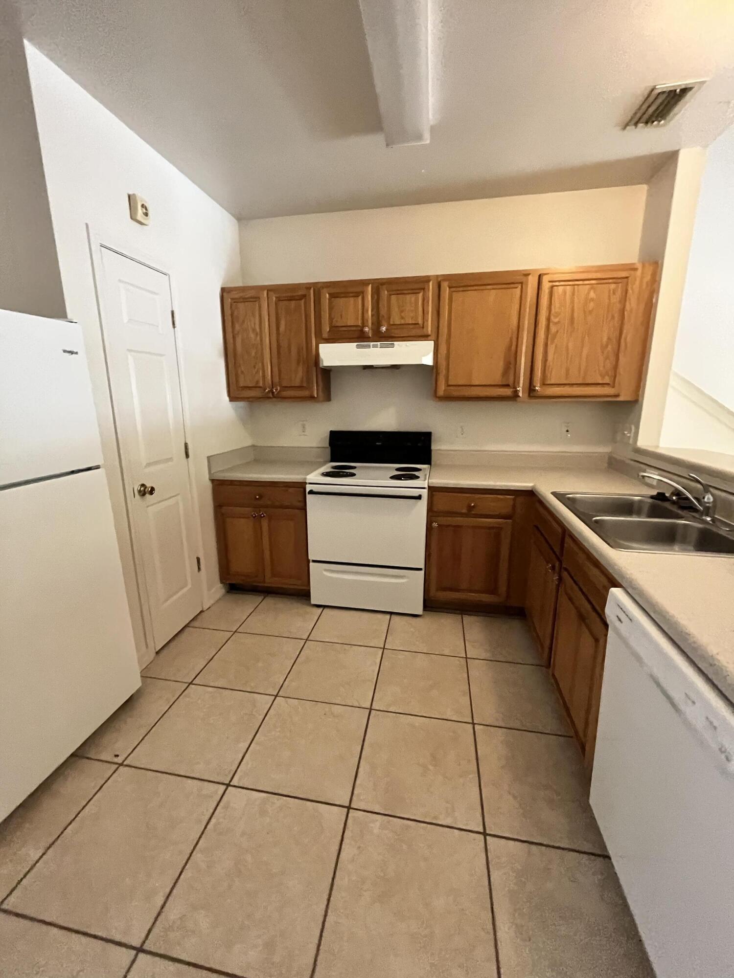 DOWNTOWNER - Residential Lease