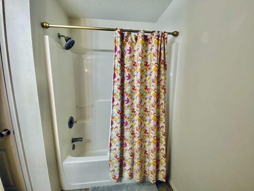 Dolphin Rd Condos - Residential Lease