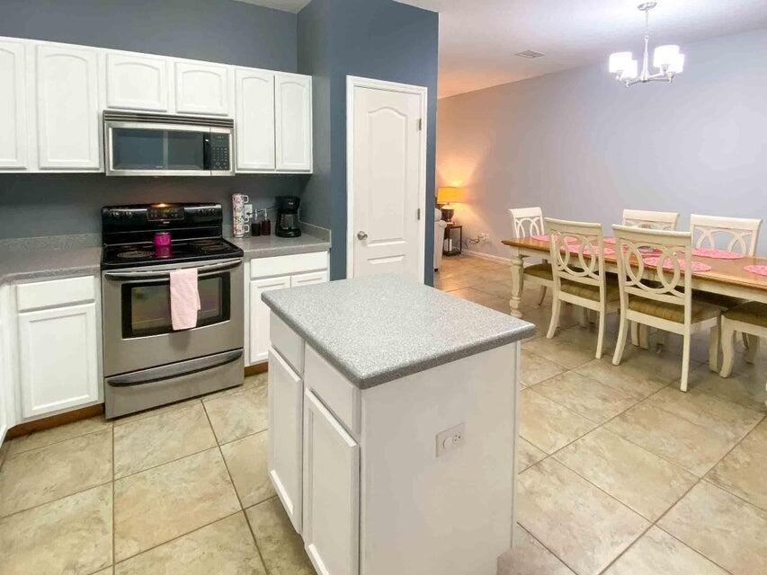 Dolphin Rd Condos - Residential Lease