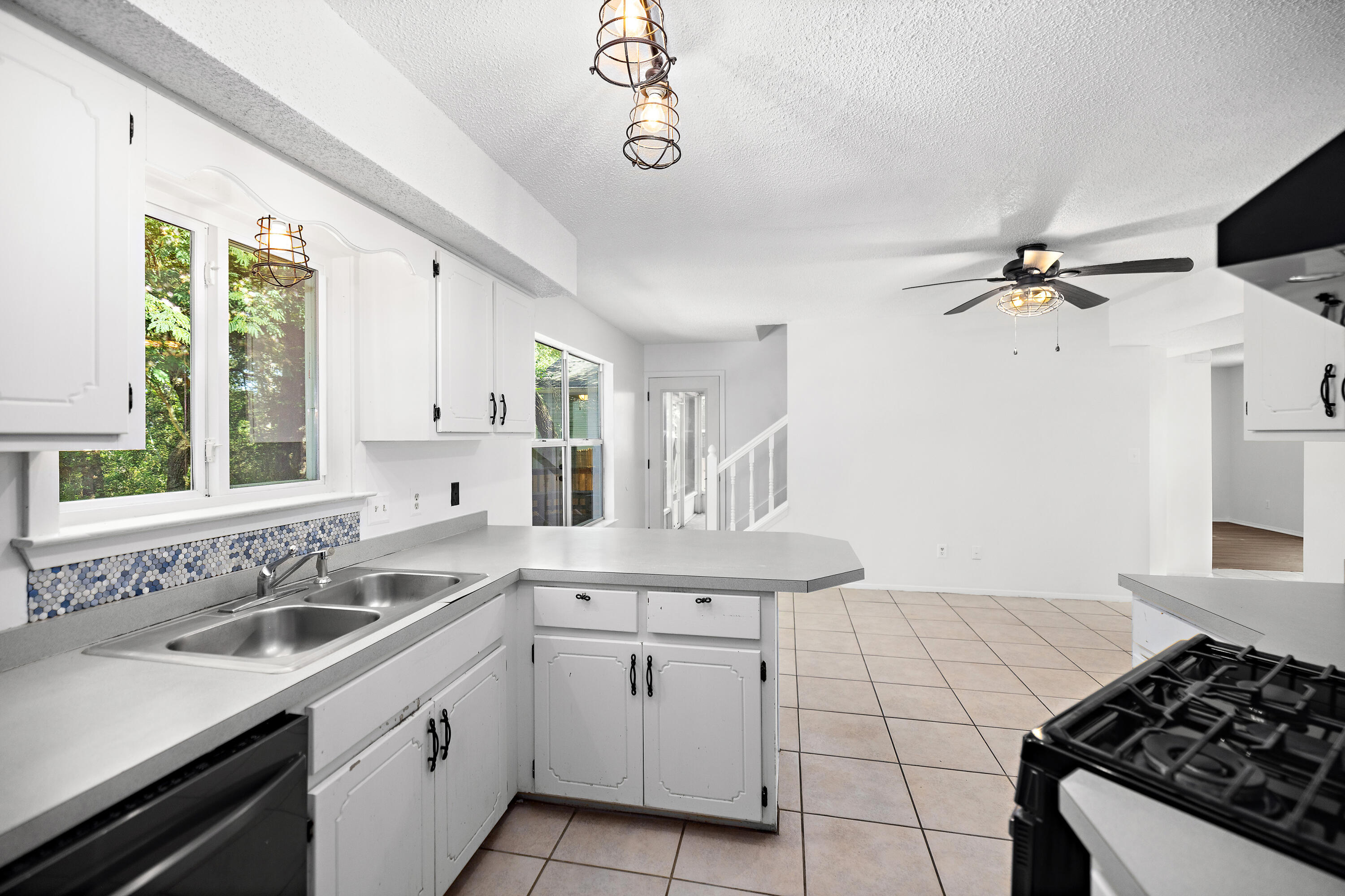 COLLEGE OAKS - Residential