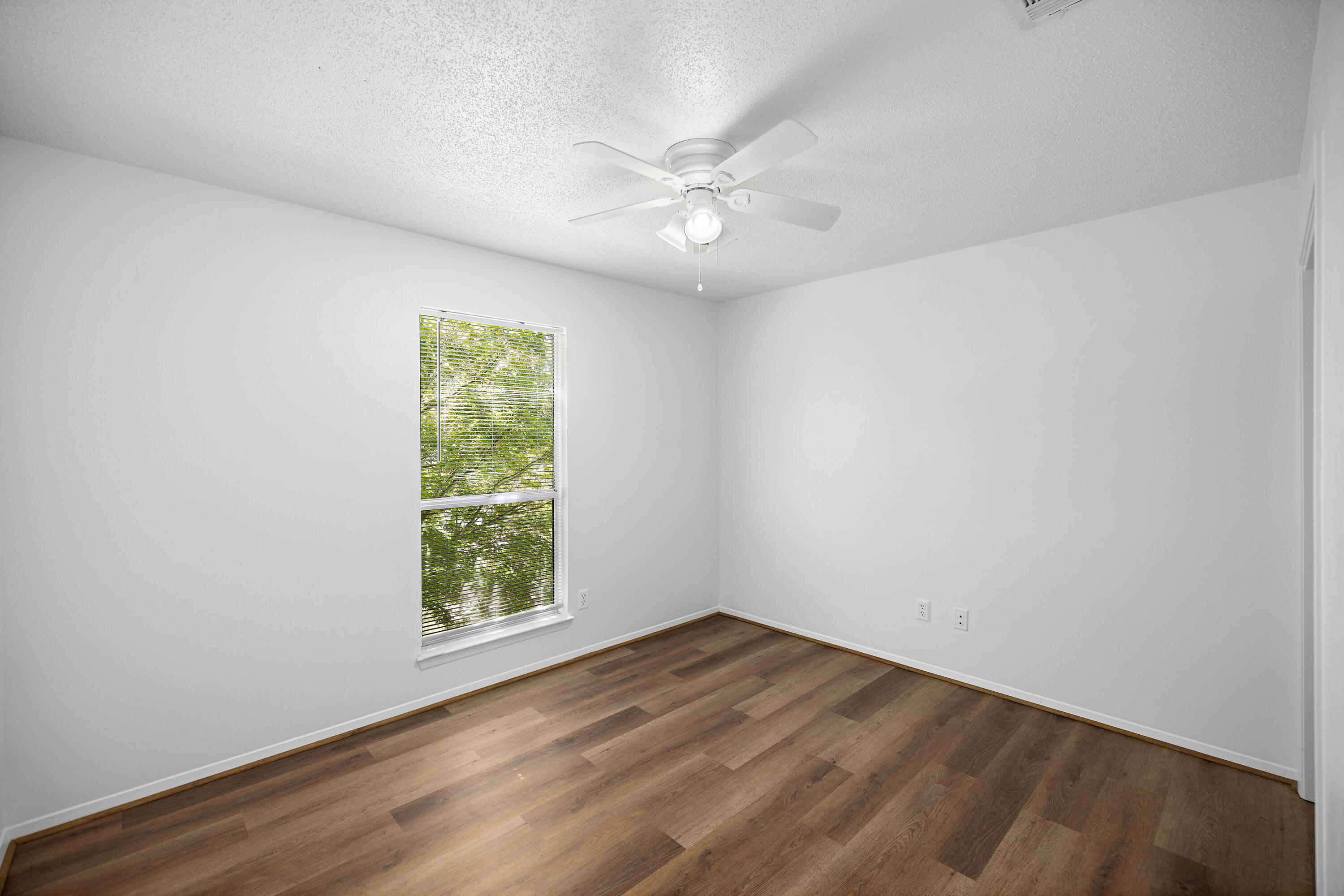 COLLEGE OAKS - Residential