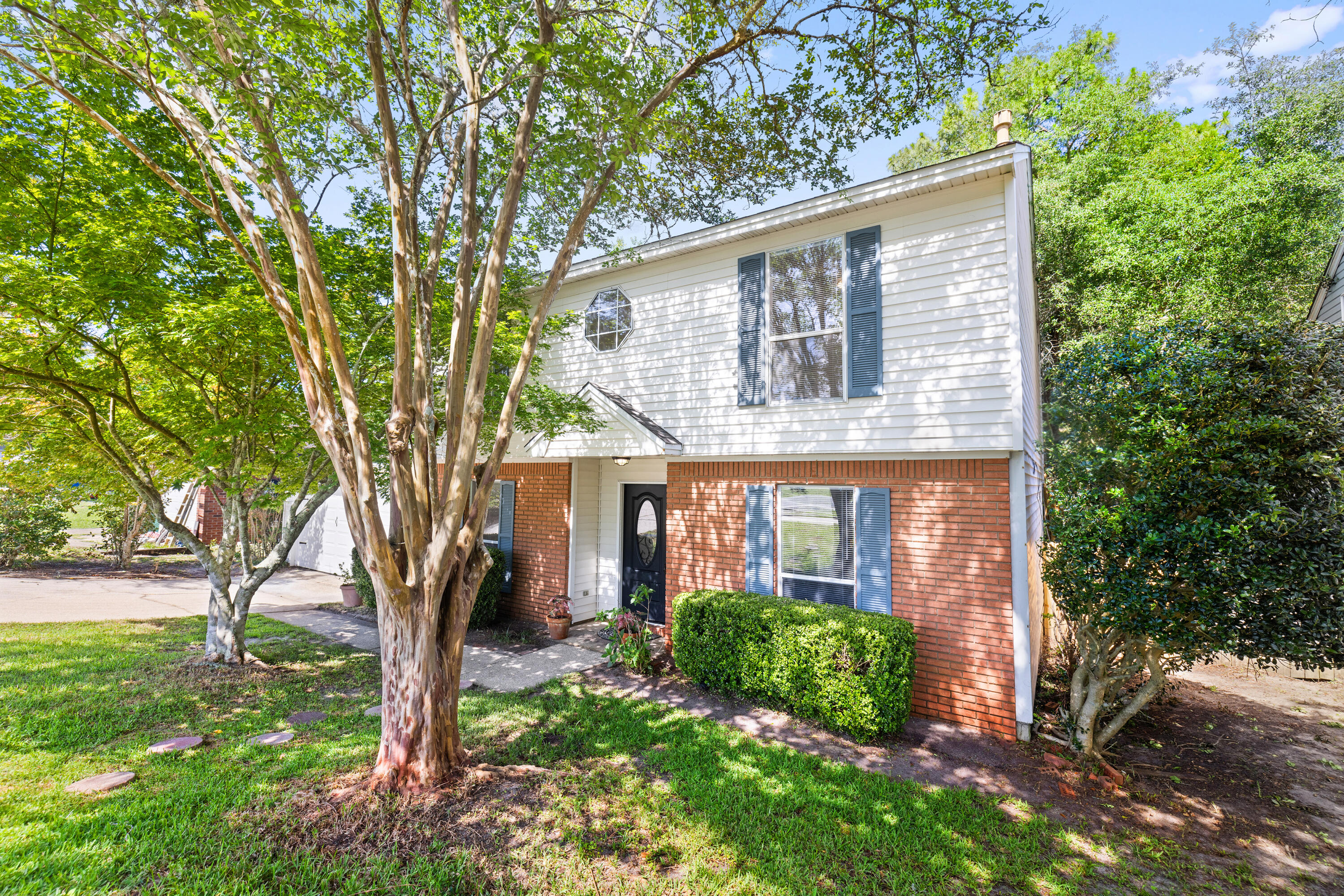 COLLEGE OAKS - Residential