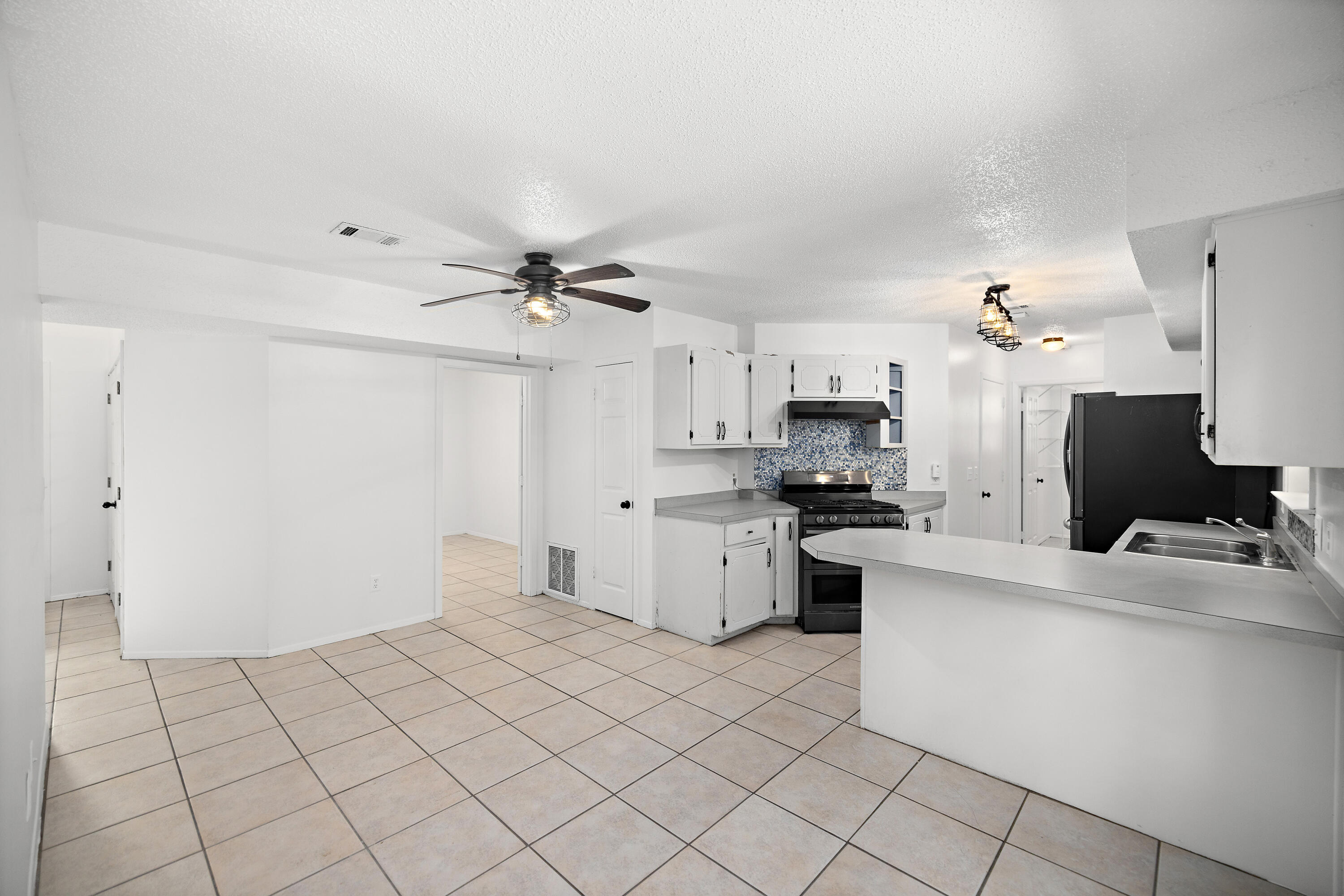 COLLEGE OAKS - Residential