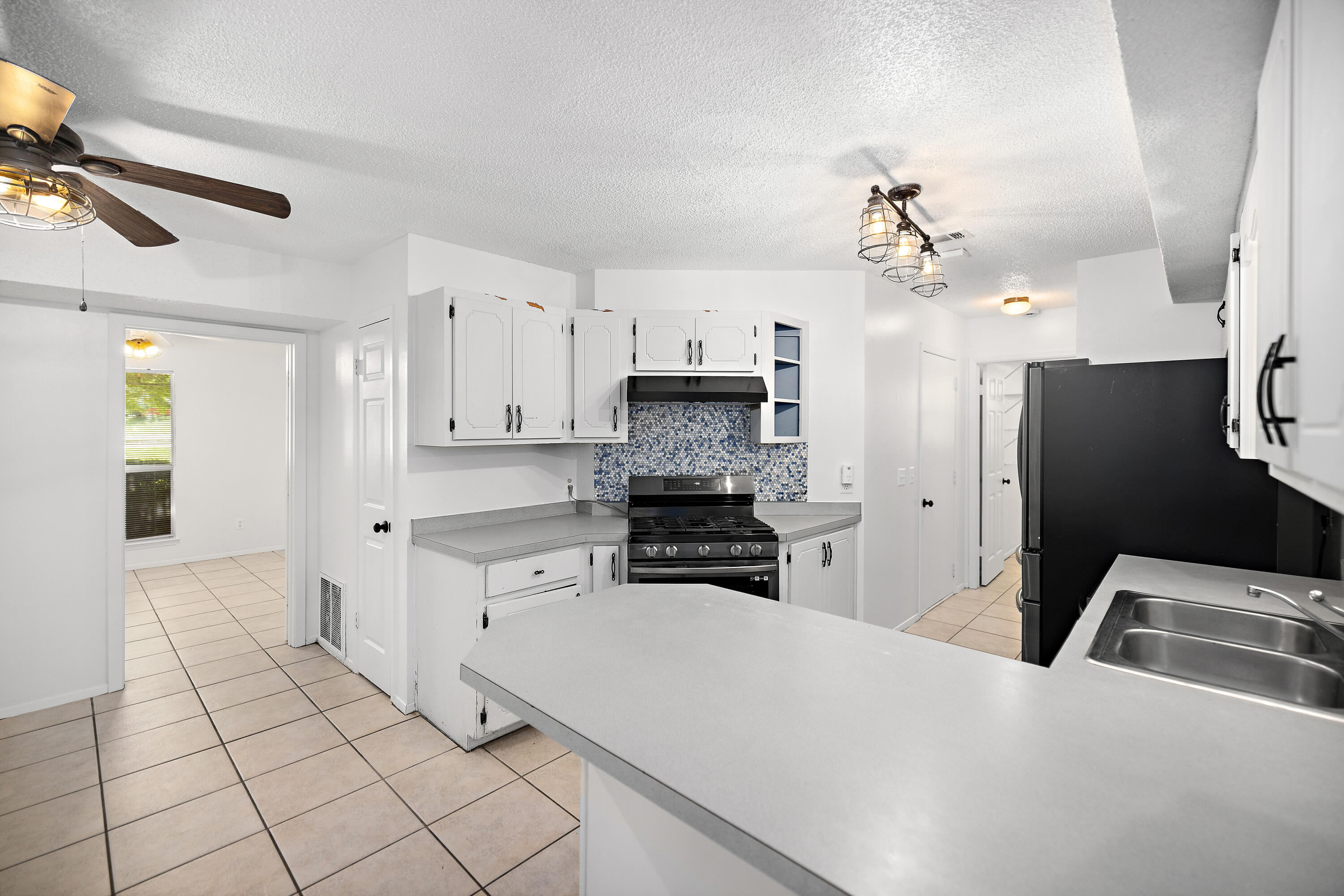 COLLEGE OAKS - Residential