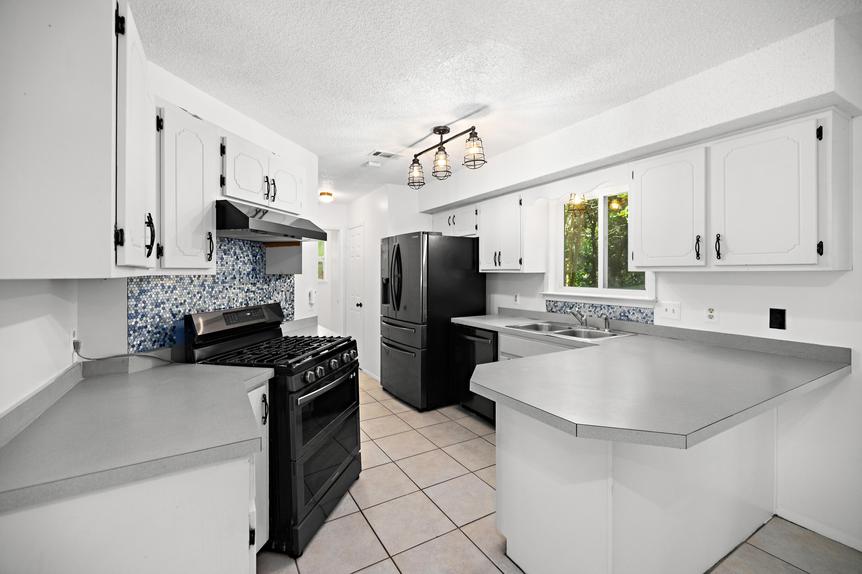 COLLEGE OAKS - Residential