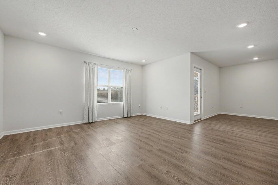 LAKERIDGE EST - Residential Lease