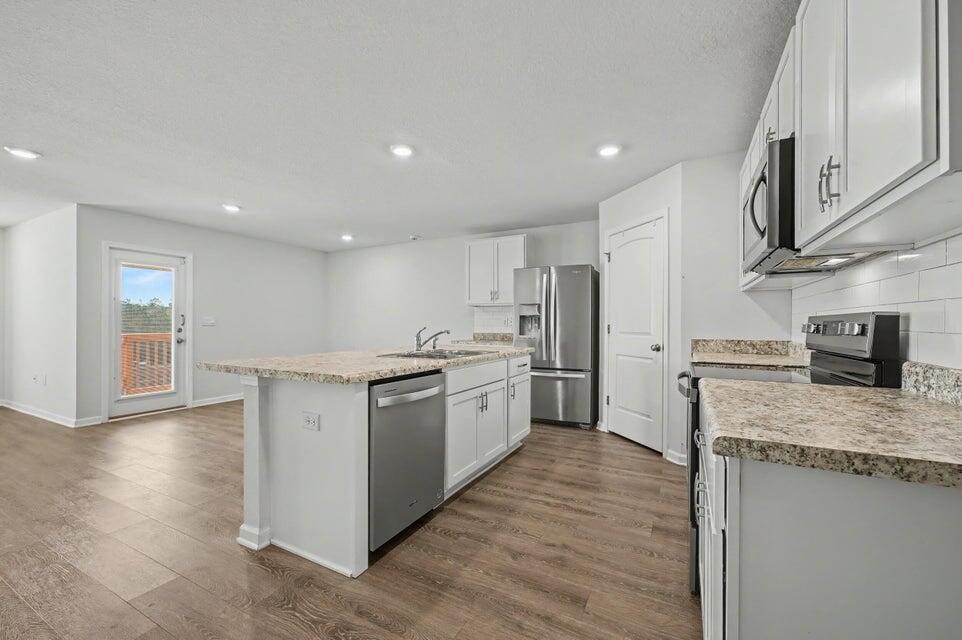 LAKERIDGE EST - Residential Lease