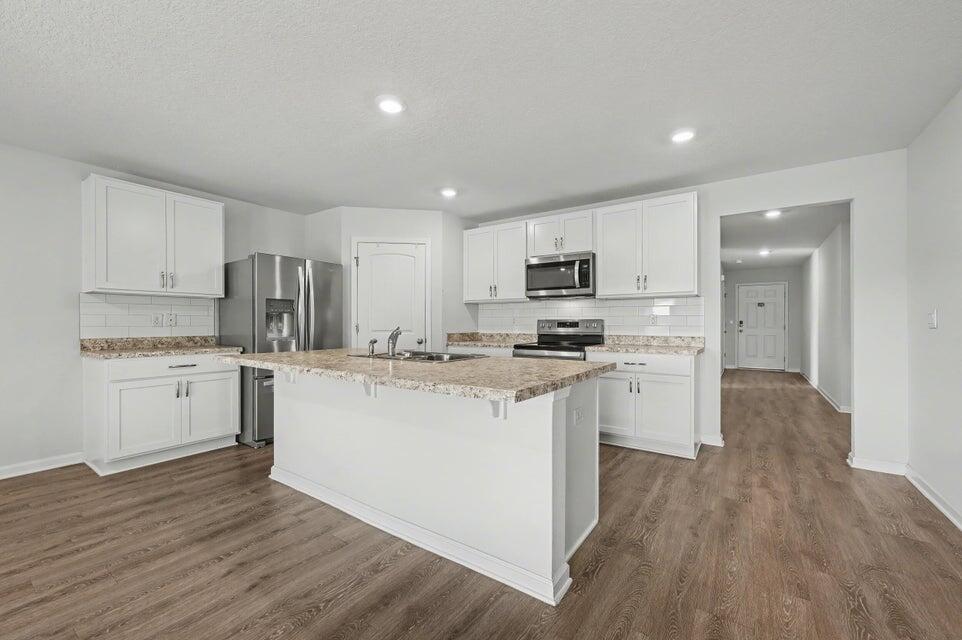 LAKERIDGE EST - Residential Lease
