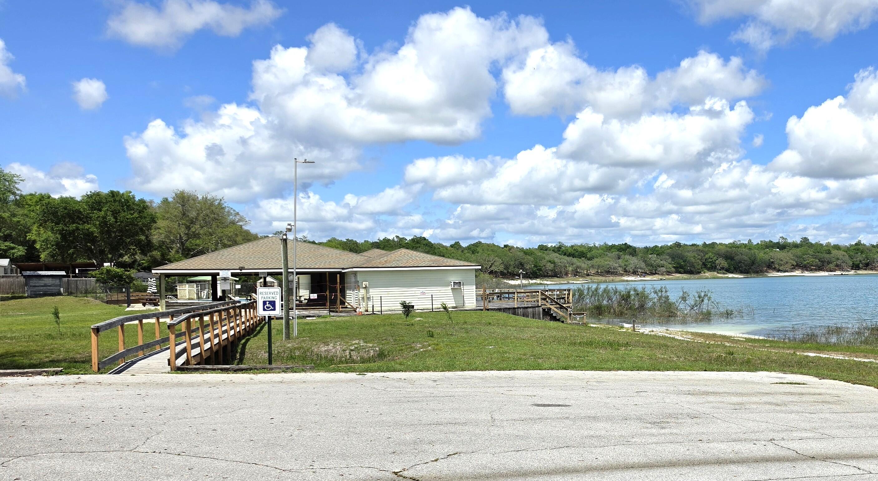 LEISURE LAKES - Land