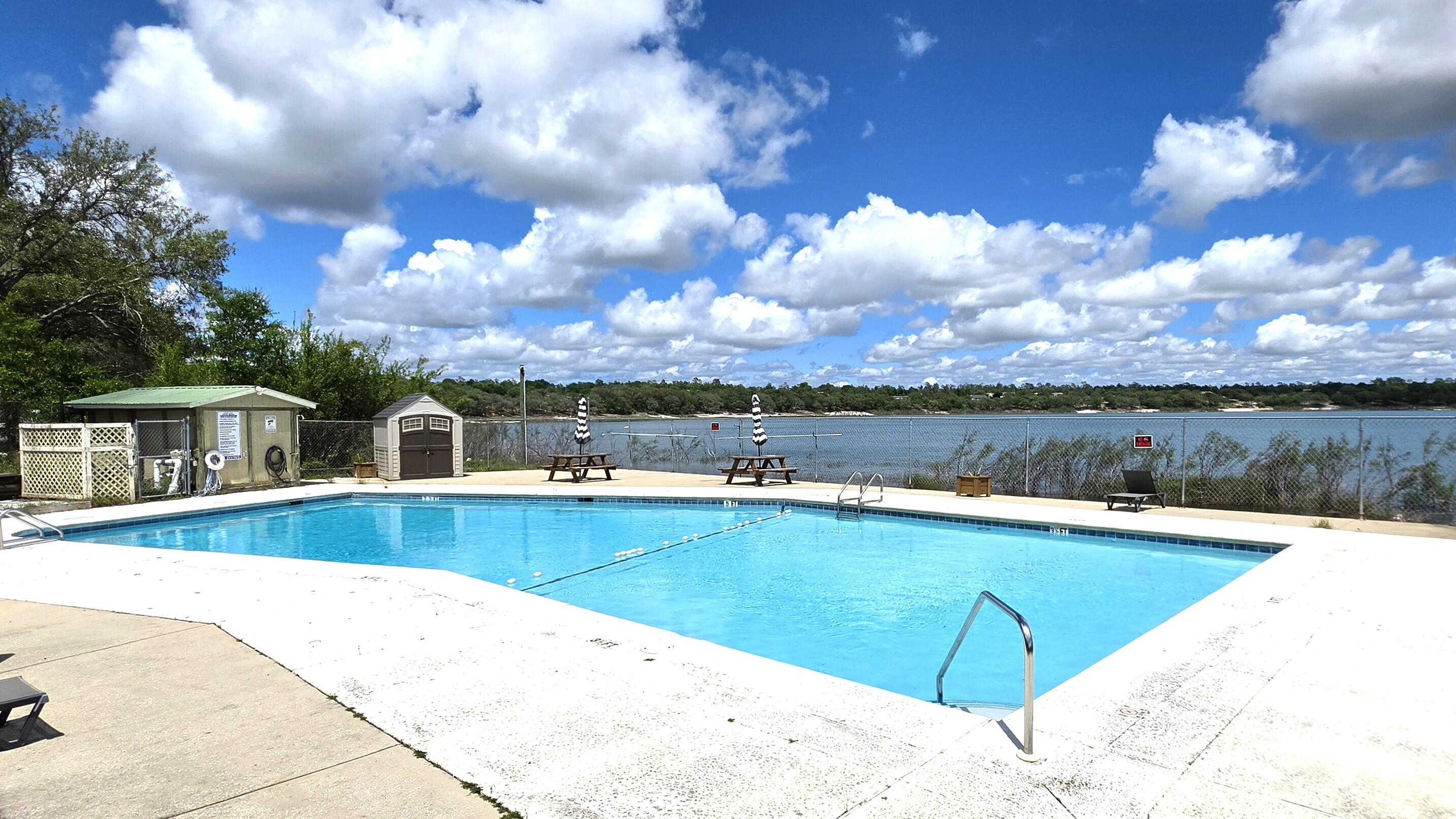 LEISURE LAKES - Land