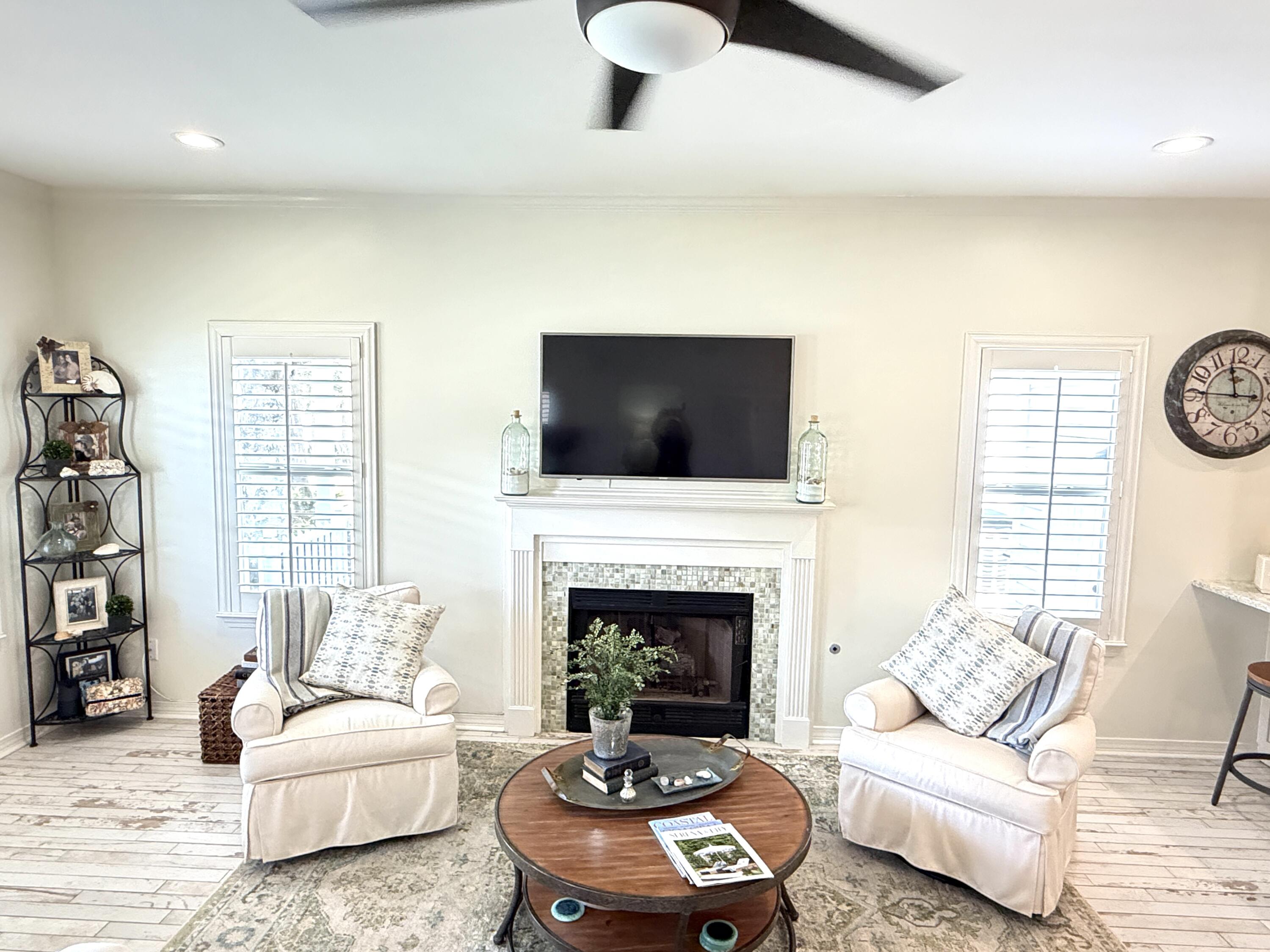 CRYSTAL SHORES - Residential