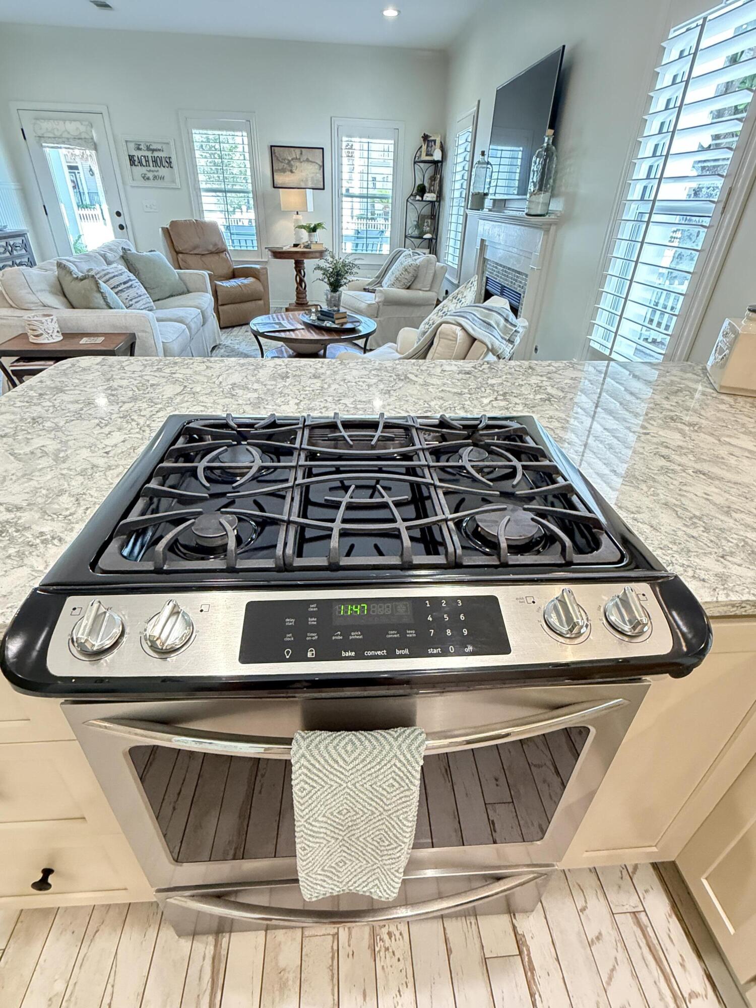 CRYSTAL SHORES - Residential