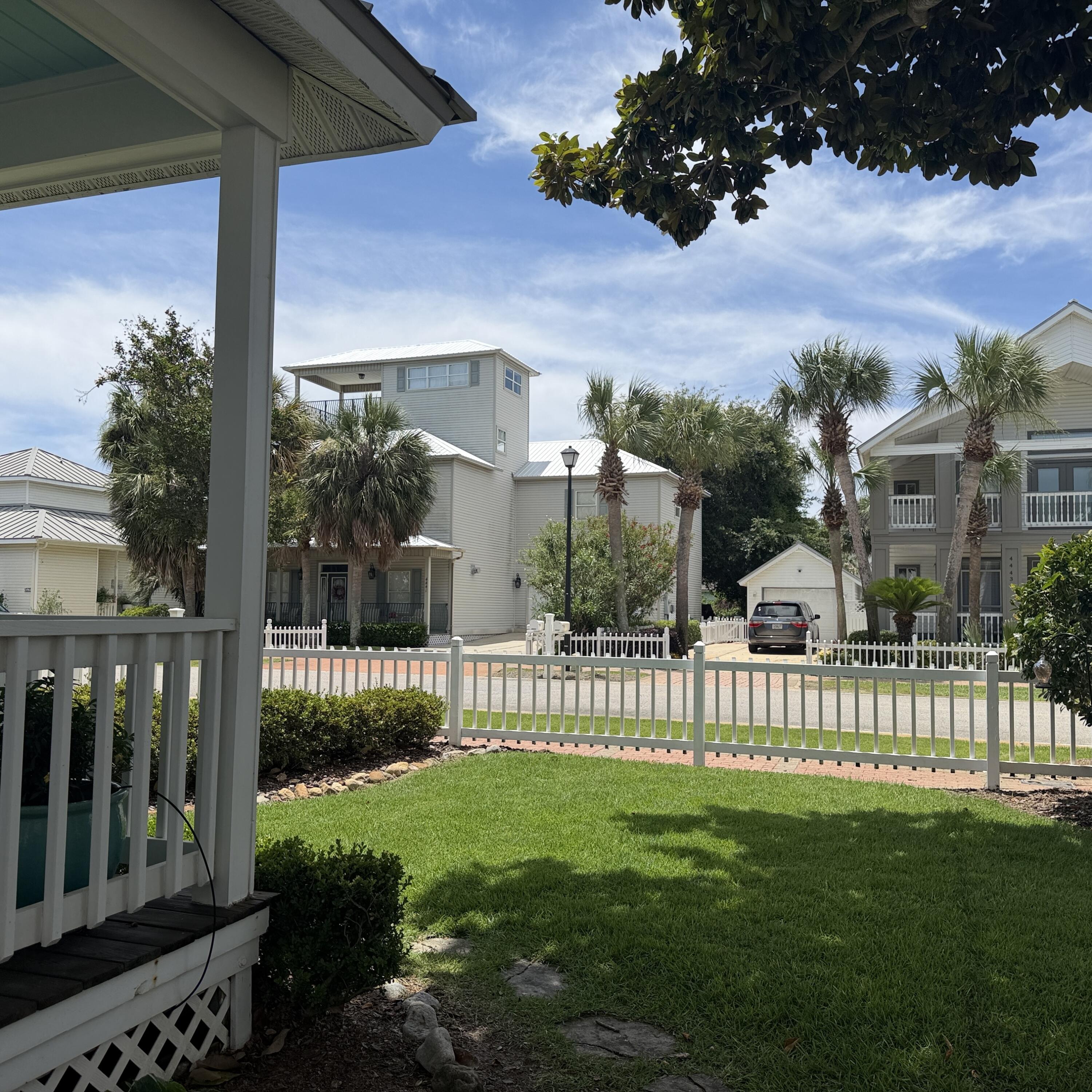 CRYSTAL SHORES - Residential