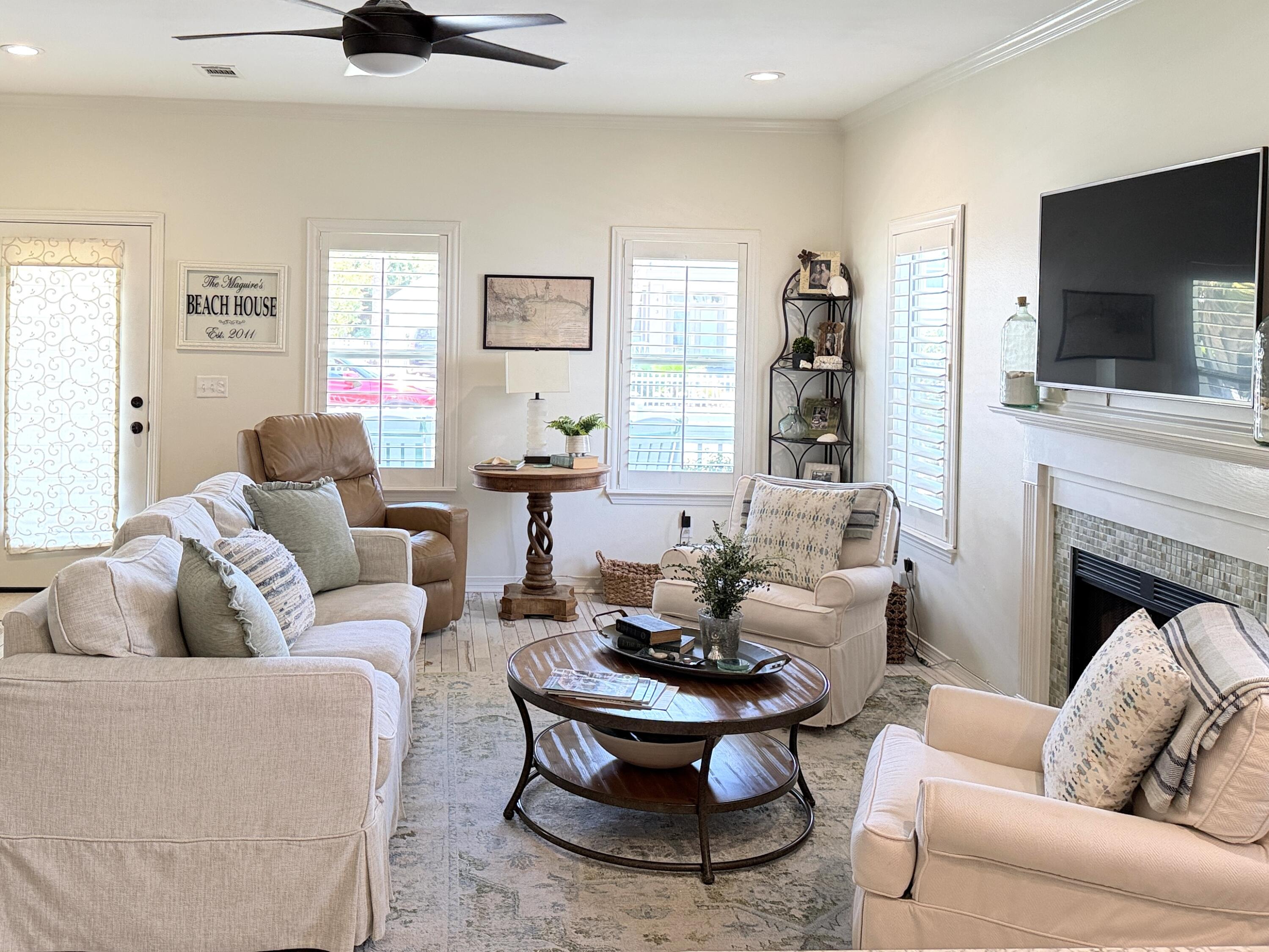 CRYSTAL SHORES - Residential