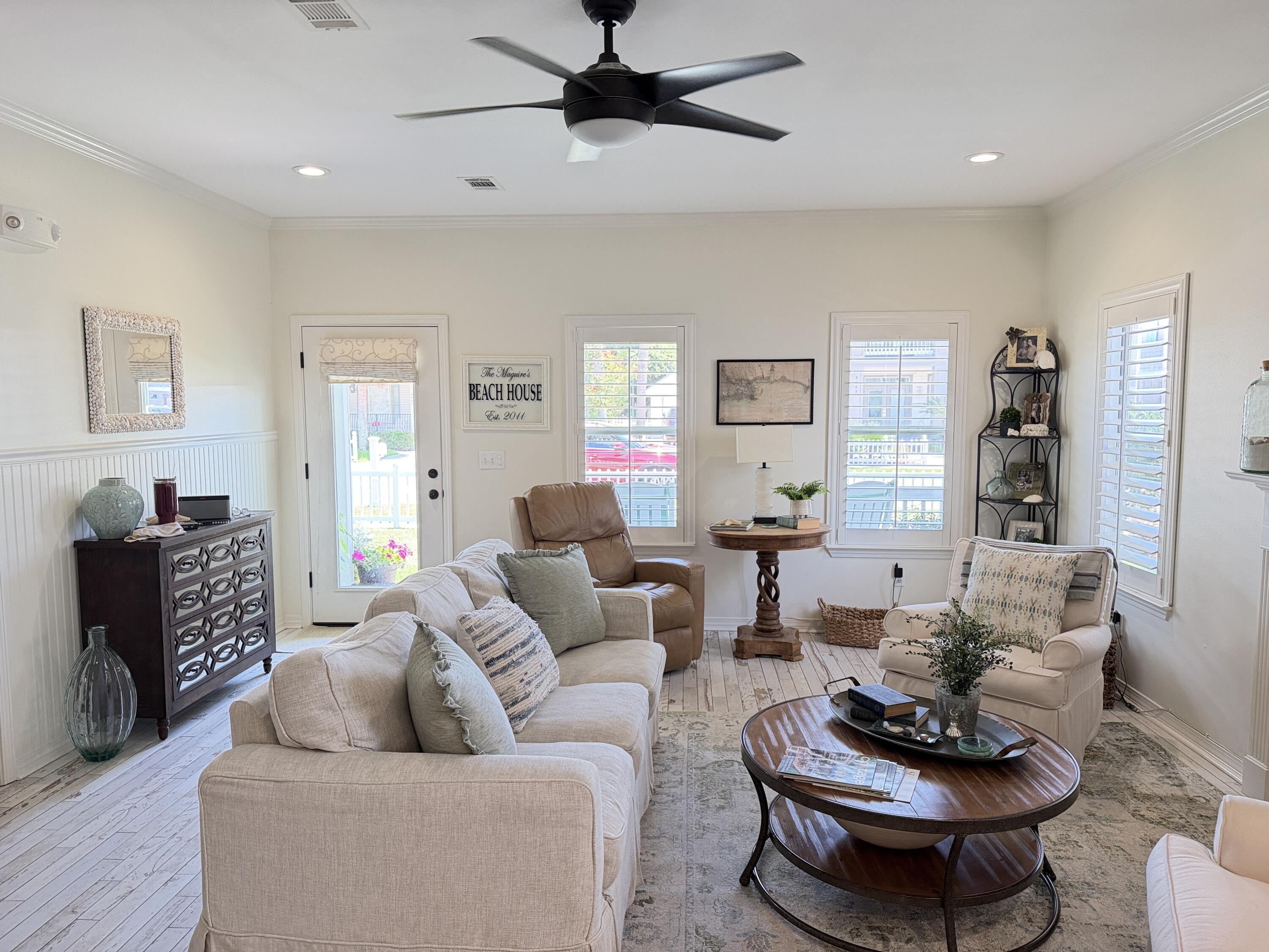 CRYSTAL SHORES - Residential