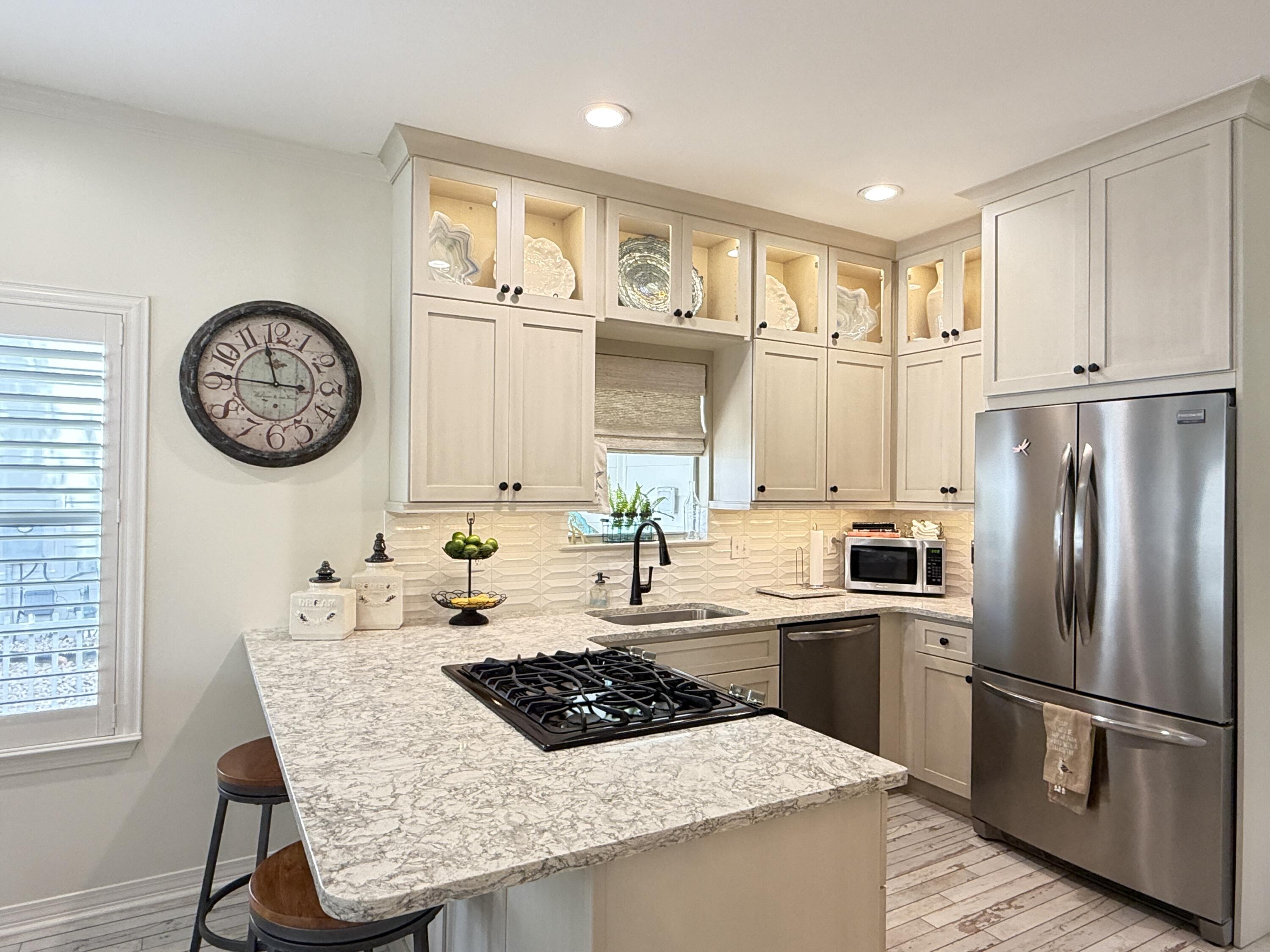 CRYSTAL SHORES - Residential