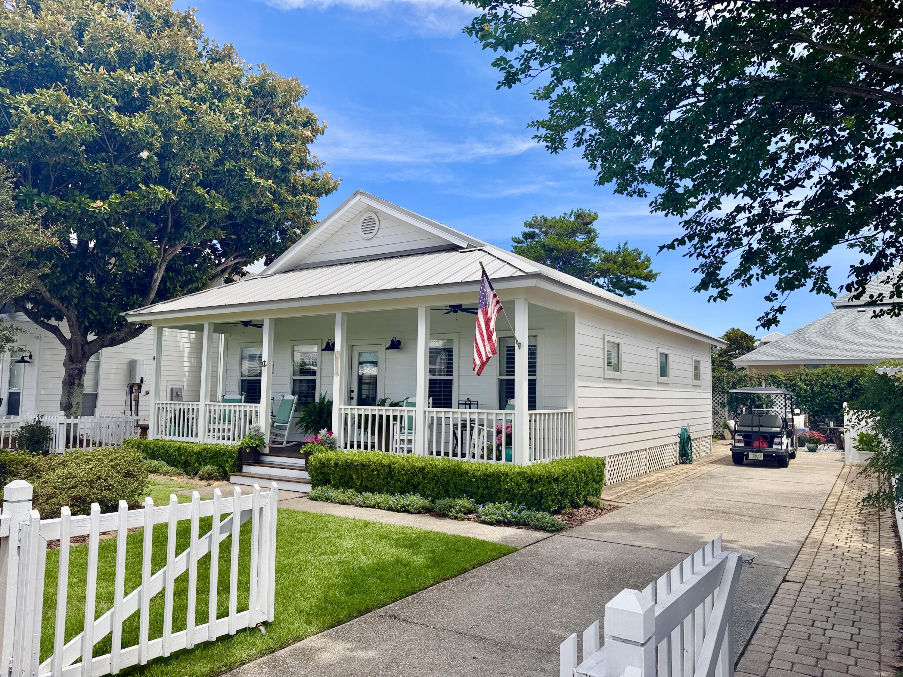 CRYSTAL SHORES - Residential