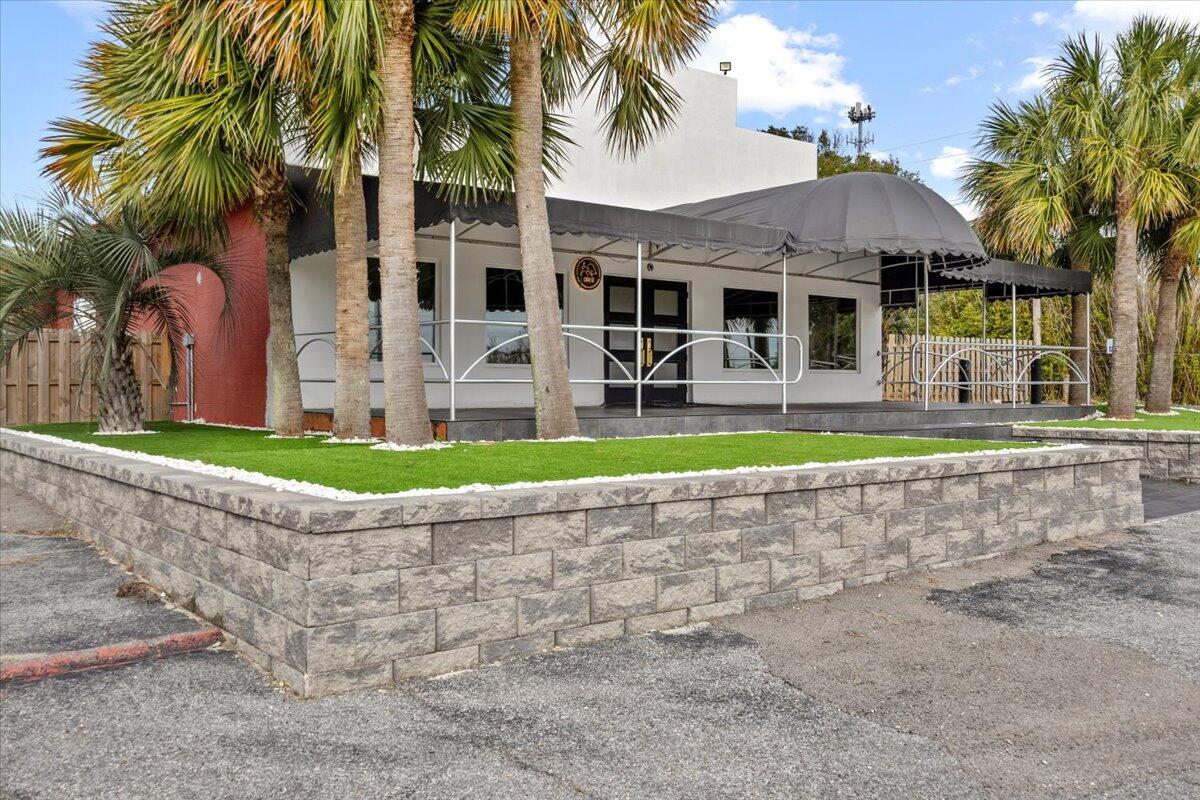 Now available for lease, this ±4,450 SF freestanding restaurant building located at 2810 US Highway 98 in Mary Esther, Florida offers a rare turnkey restaurant opportunity along one of the area's most widely traveled corridors. Previously operating as a Brazilian steakhouse, the building has been extensively renovated and is fully built out for restaurant use, allowing for a streamlined transition for a new operator.  Highlights include approximately 43 on-site parking spaces with additional room for overflow parking, ±40,000 cars per day with 200ft of frontage, convenient ingress and egress, and a functional layout suitable for a wide range of restaurant concepts. This is an excellent opportunity for an operator seeking a move-in-ready restaurant space in the FWB/Mary Esther area.