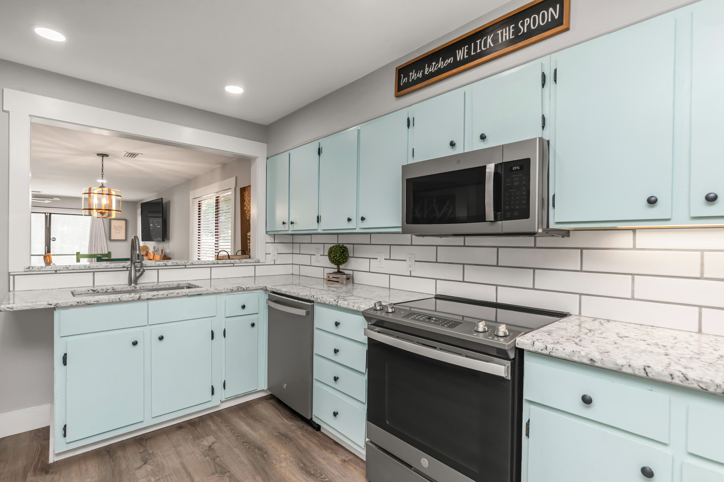 LAKESIDE CONDO AT BLUEWATER BAY - Residential