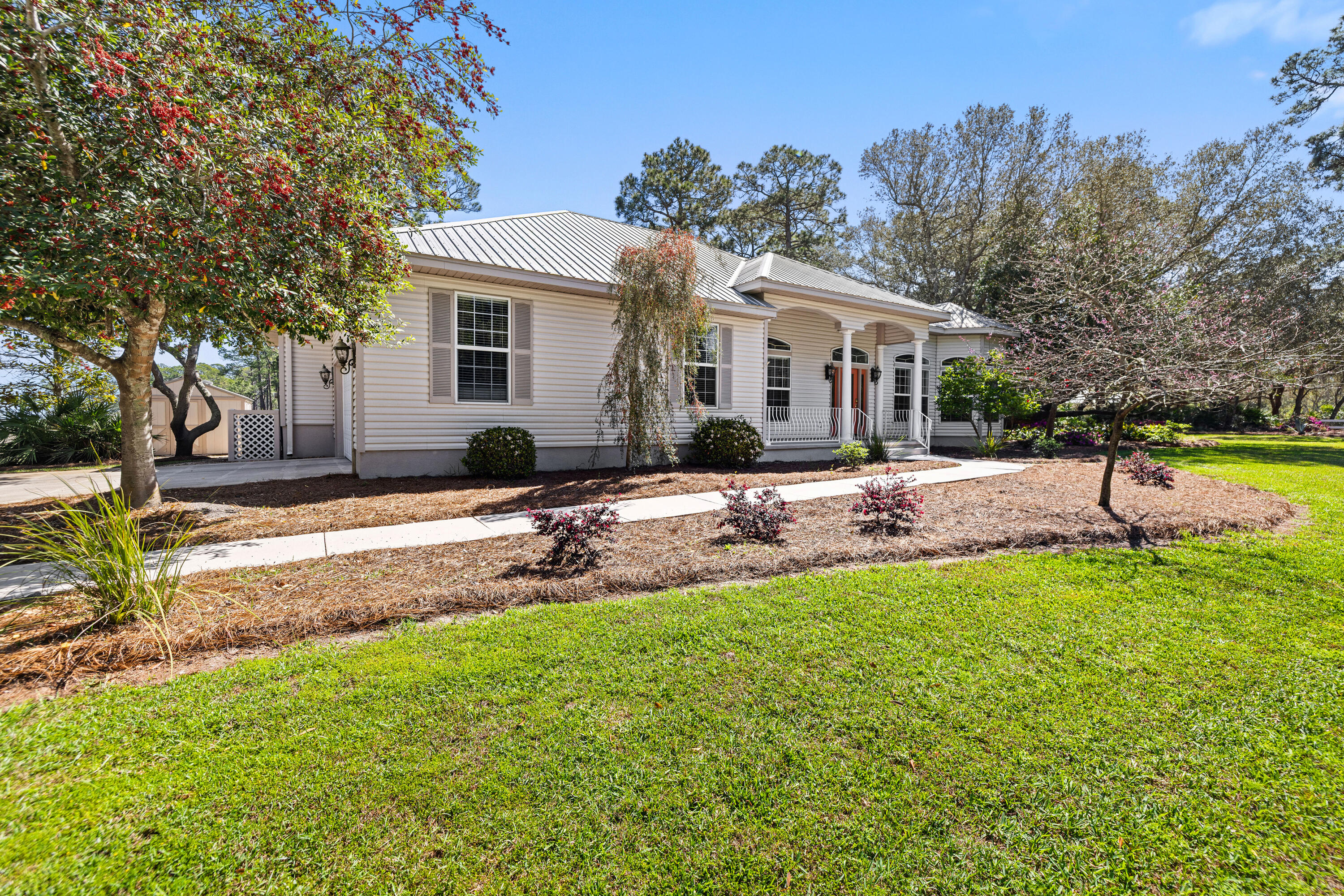 BAY PINE SHORES - Residential