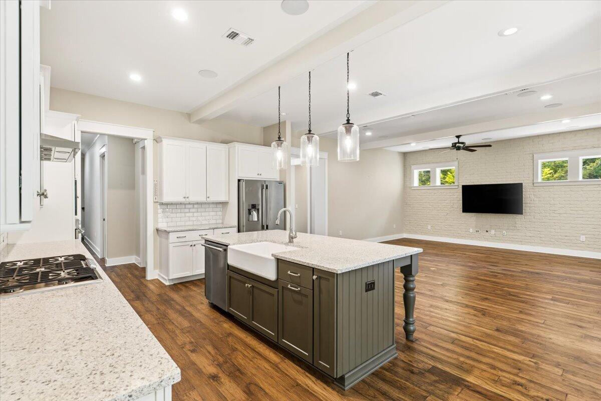 WATER'S EDGE - Residential
