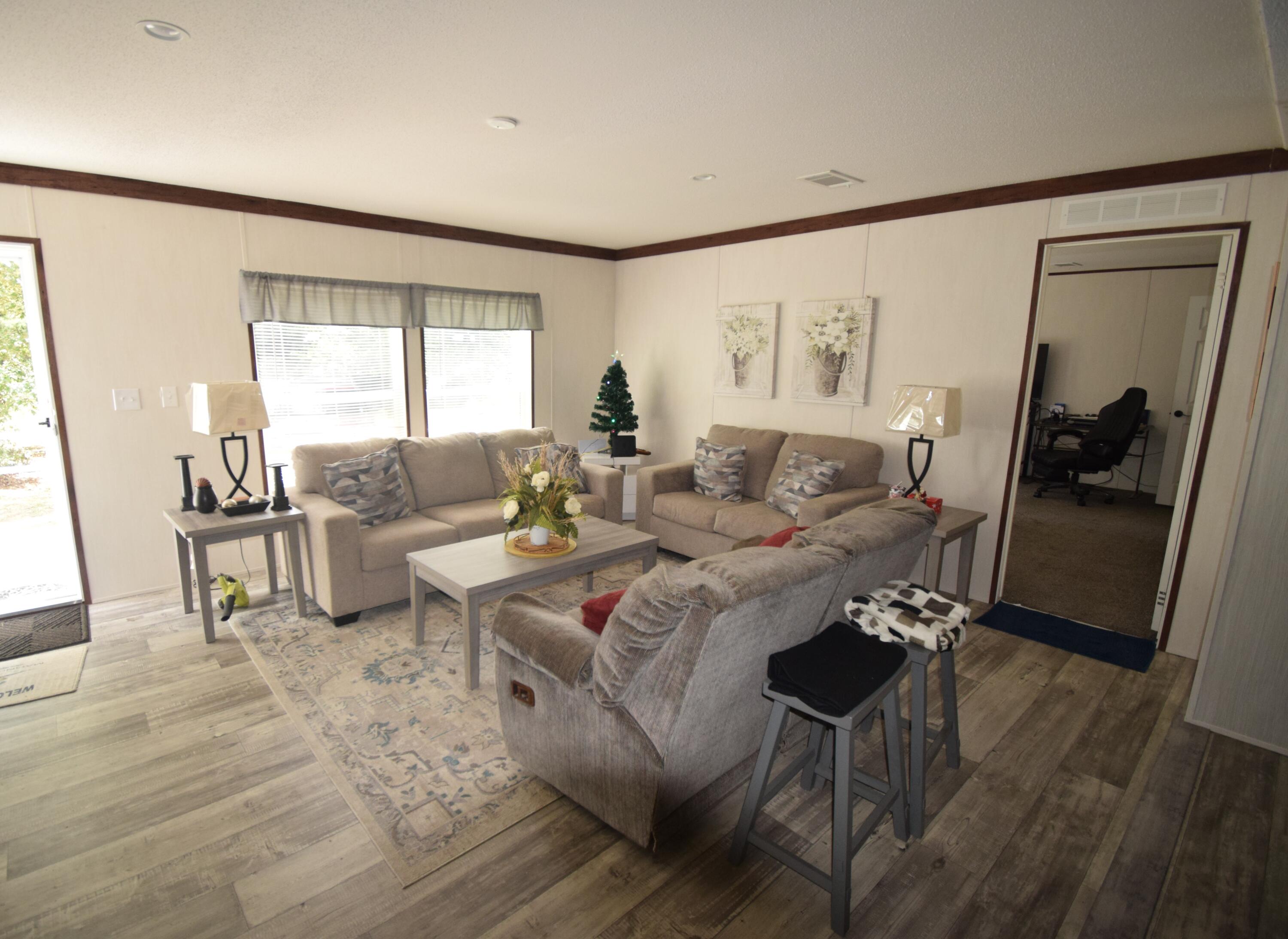 LAUREL HILL - Residential