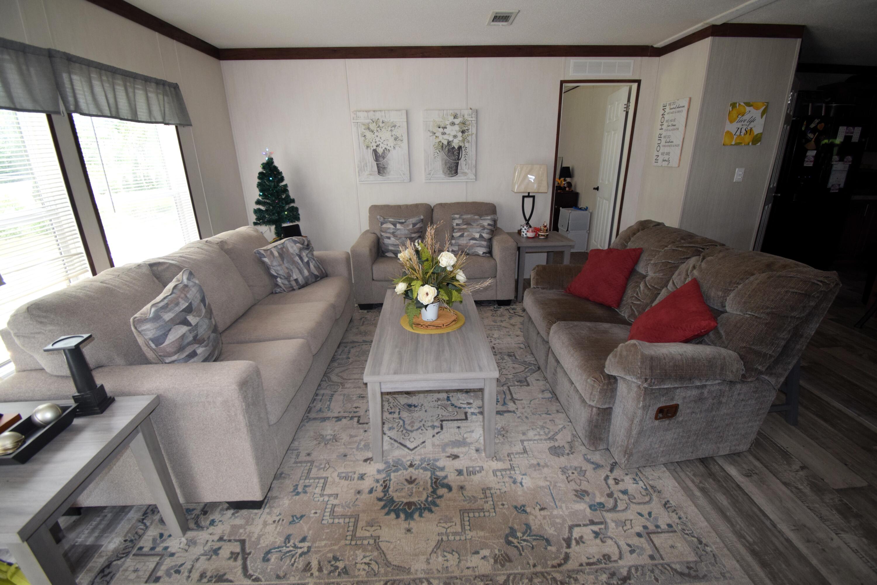 LAUREL HILL - Residential