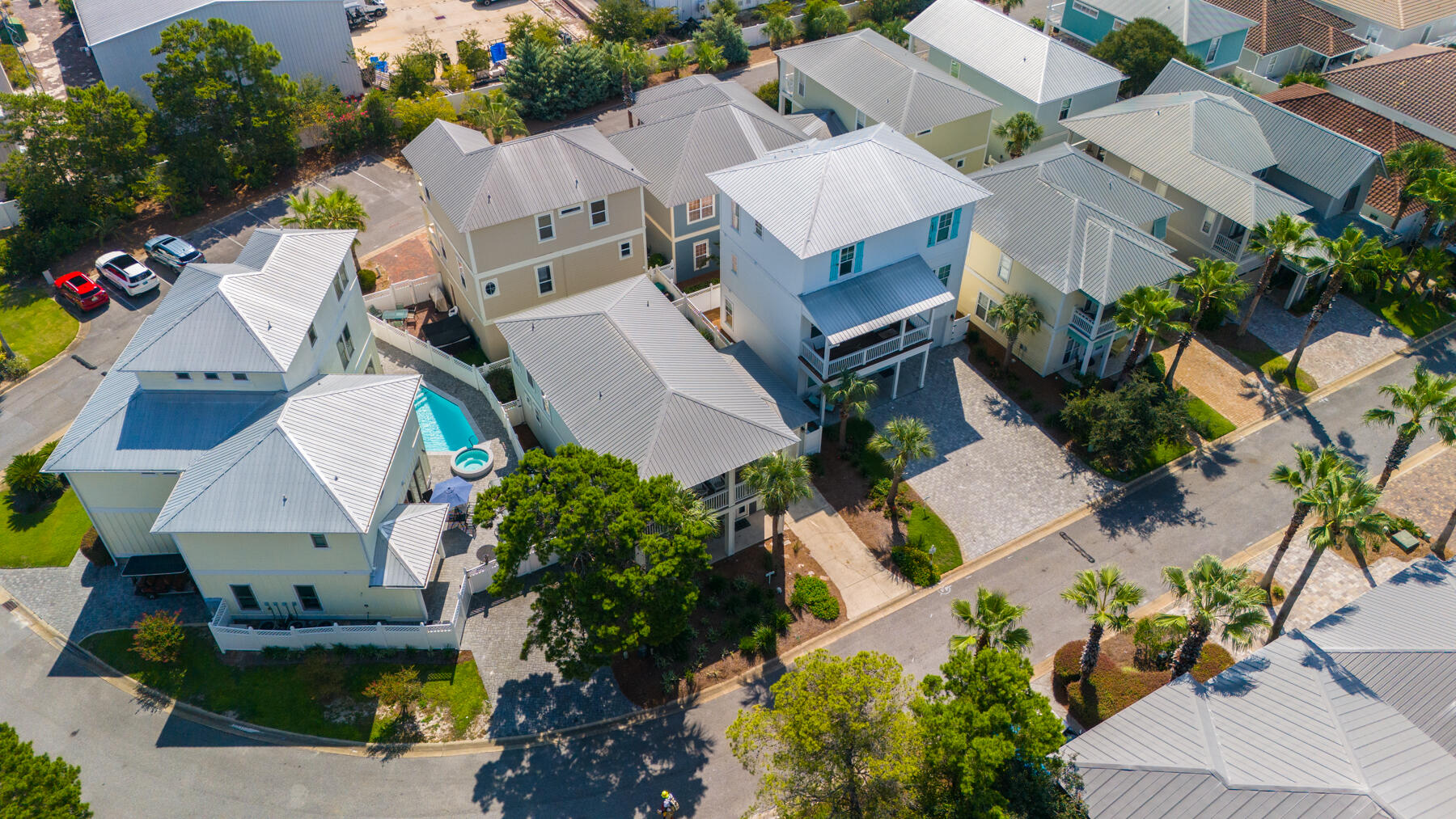 EMERALD WATERS VILLAGE - Residential