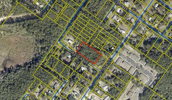 Can be split into 5-6 lots -- Incredible Development Opportunity in DeFuniak Springs!
Don't miss your chance to capitalize on this prime piece of real estate.  making this an ideal investment for builders, developers, or anyone looking to expand in this growing area. Located in a desirable and convenient part of DeFuniak Springs, this property offers both potential and promise.
Act now to get in on the ground floor of a project with strong upside!