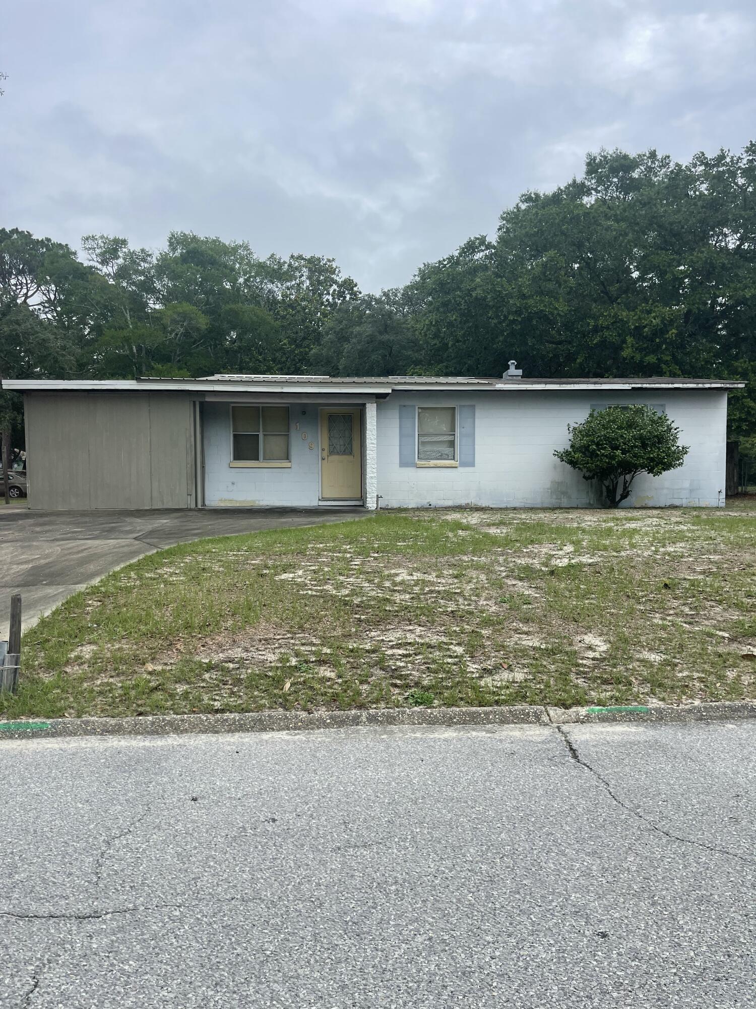 Fixer upper or build new on a good size lot. .28 acres. You will be happy to know this property is not a short sale situation.  
A great opportunity for investors, flippers, or buyers ready to take on a project or build new on a nice size lot in FWB. 
This property does need all the things, with that comes an opportunity to put today's modern updates to a well located property. 
3 miles to Hurlburt Field, 9 miles to Eglin Air Force Base. 3.5 Miles to Okaloosa Island for the beaches. 

Put this one on the list to see.