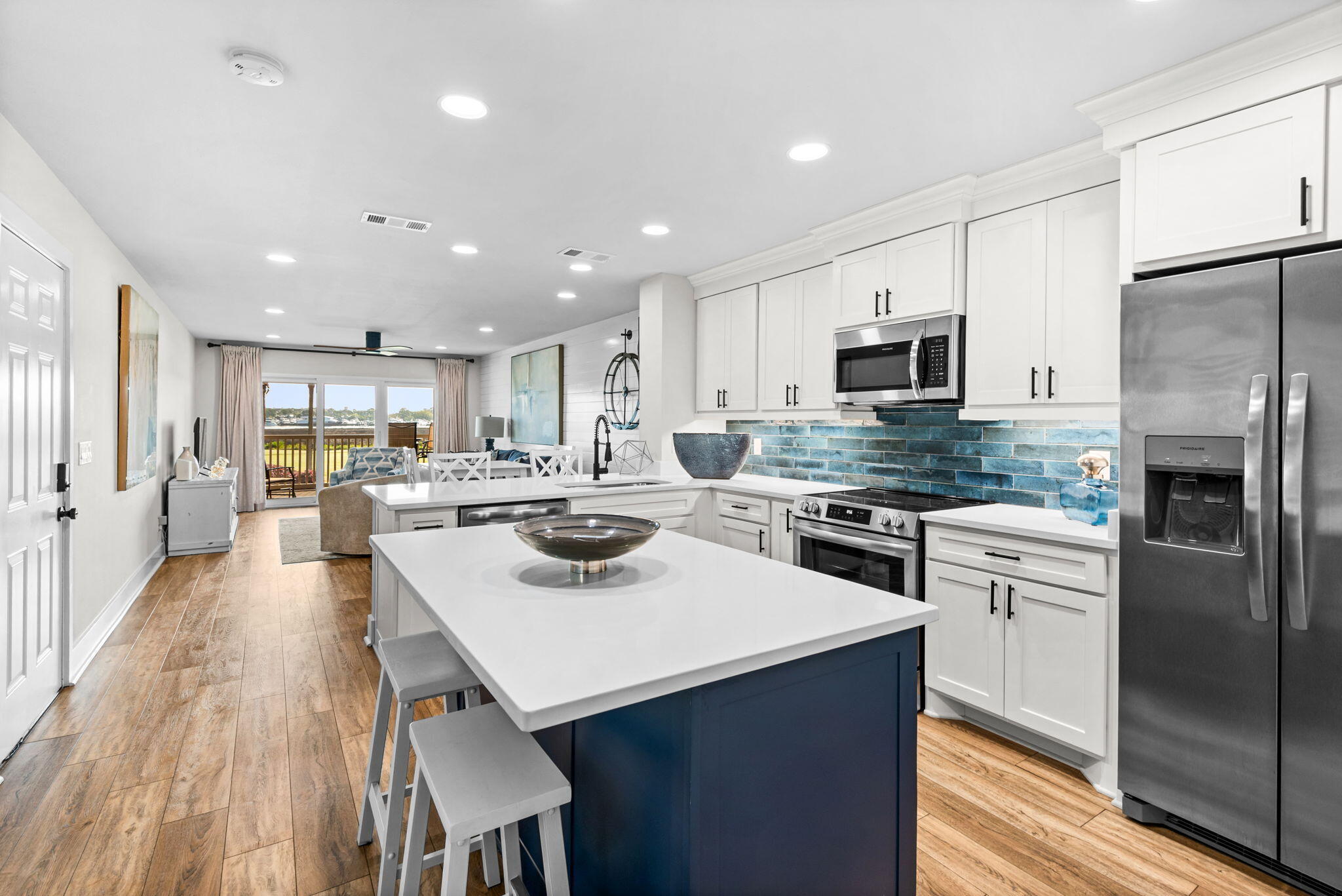 HARBOUR POINT CONDO - Residential