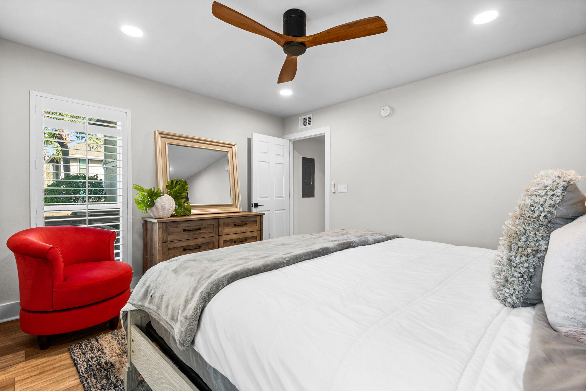 HARBOUR POINT CONDO - Residential