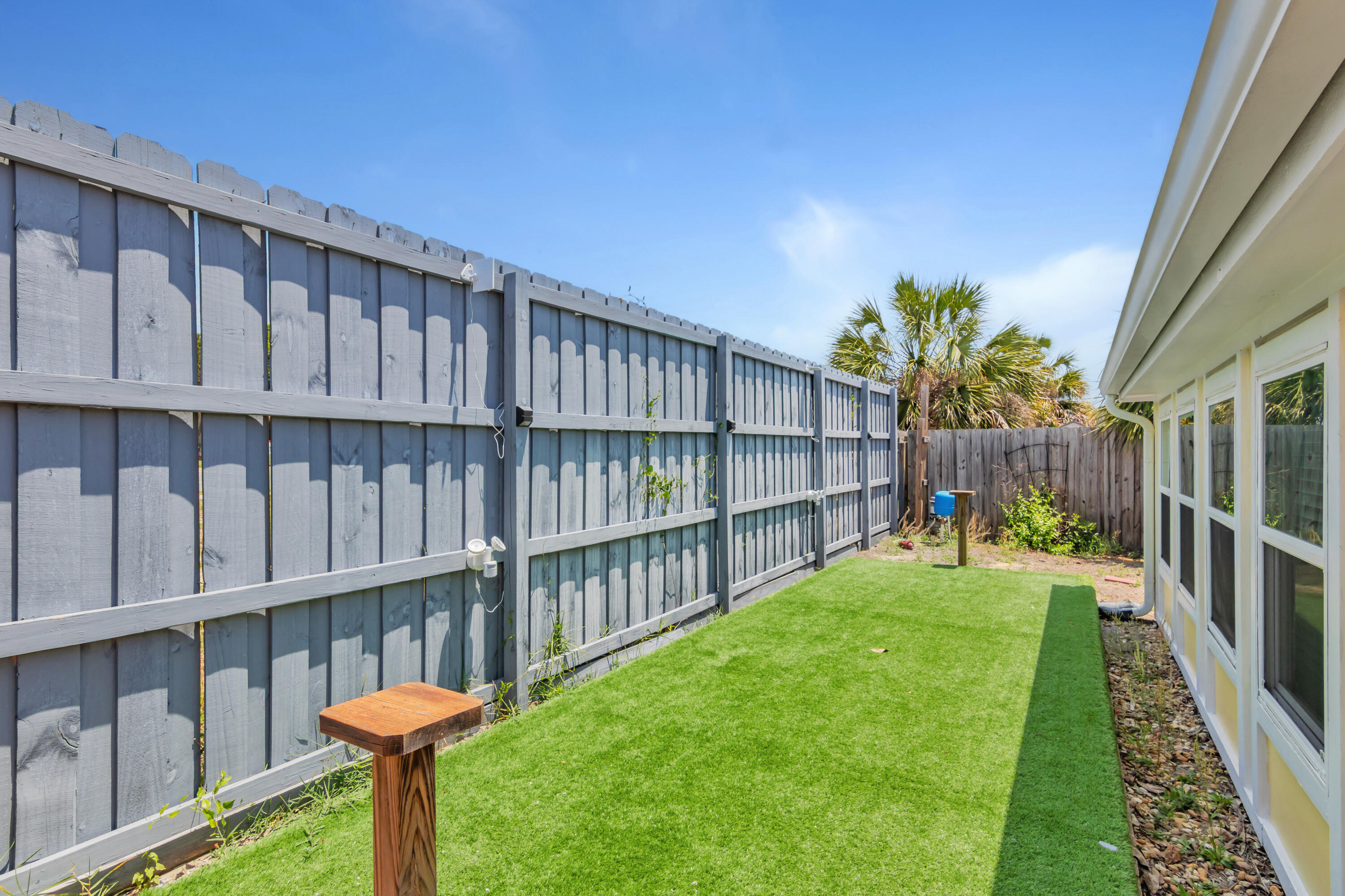 LAKESIDE VILLAS - Residential
