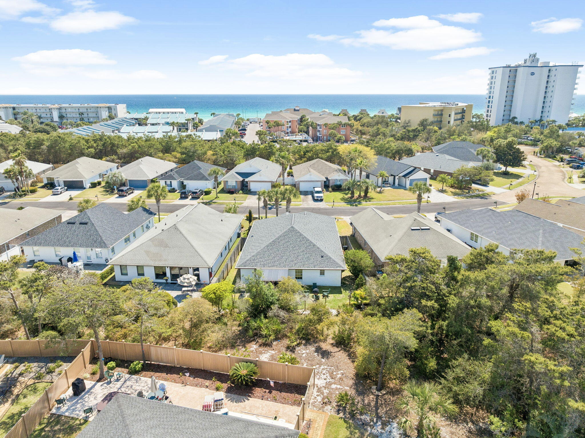 PARADISE RETREAT - Residential