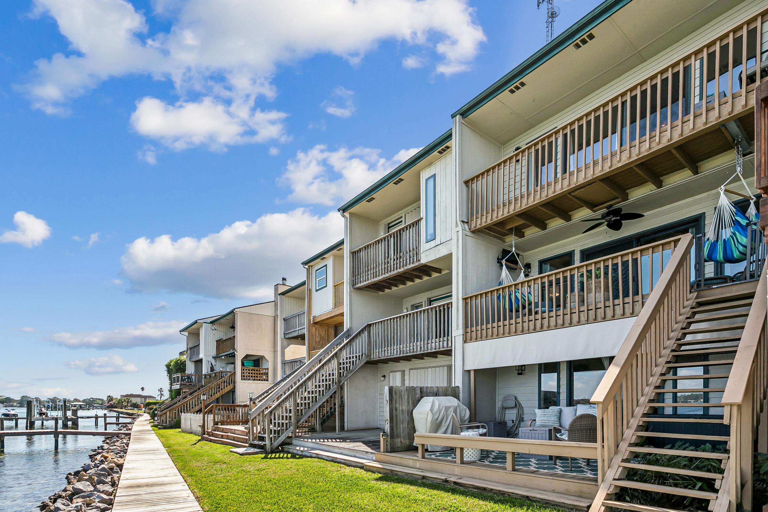 BAYOU PINES T/H - Residential