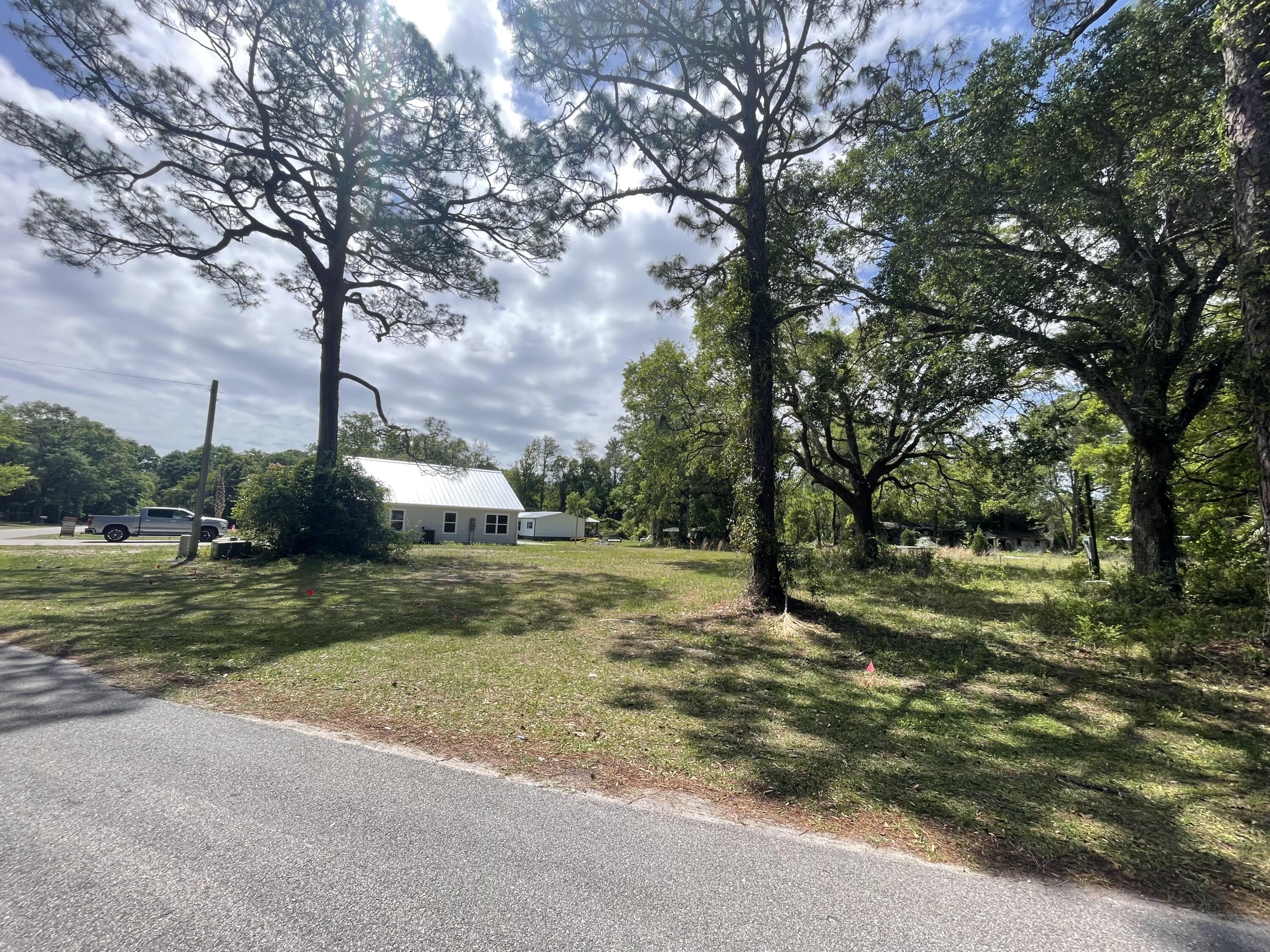 NO RECORDED SUBDIVISION - Land