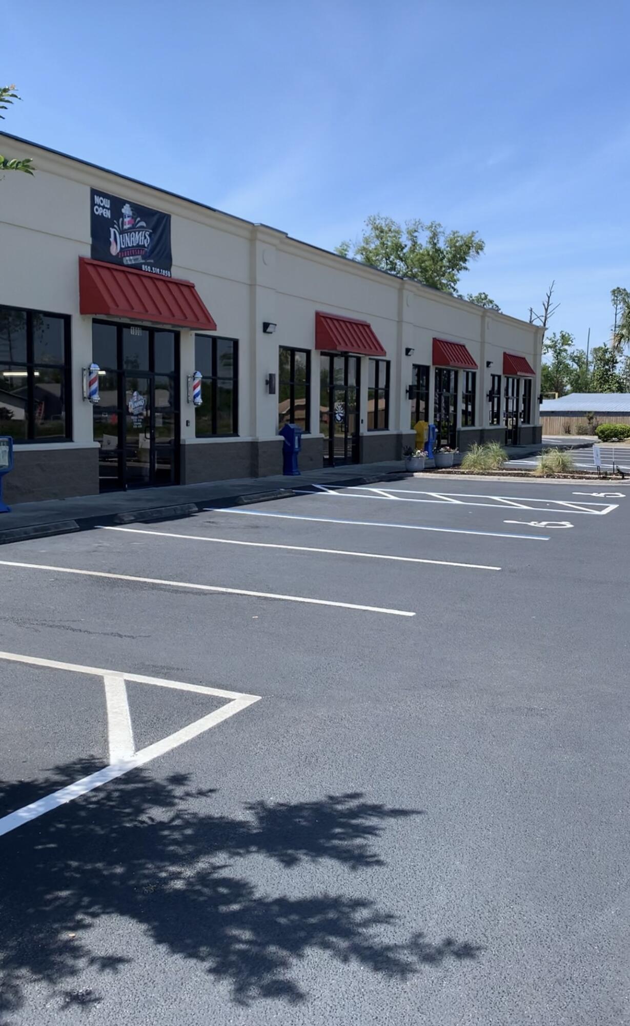 Retail space available from 1500 to 4500 square feet right beside WinnDixie shopping center on HWY 77N. There is an access from WinnDixie shopping center entrance or the entrance on 17th Ave- Large parking lot available. Please call Hamid Toloo at 615-497-6265 or email htoloo@yahoo.com if you have any questions.