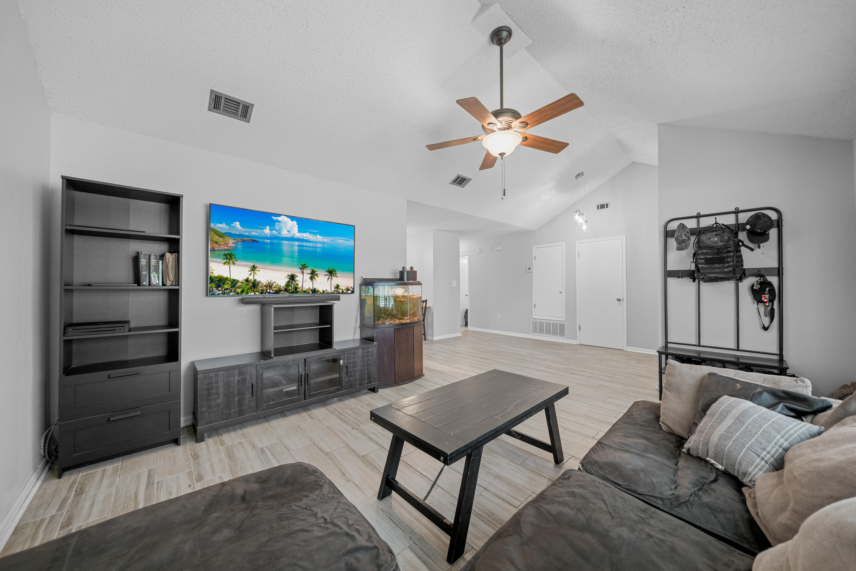 HIDDEN TRAILS PH 1 - Residential